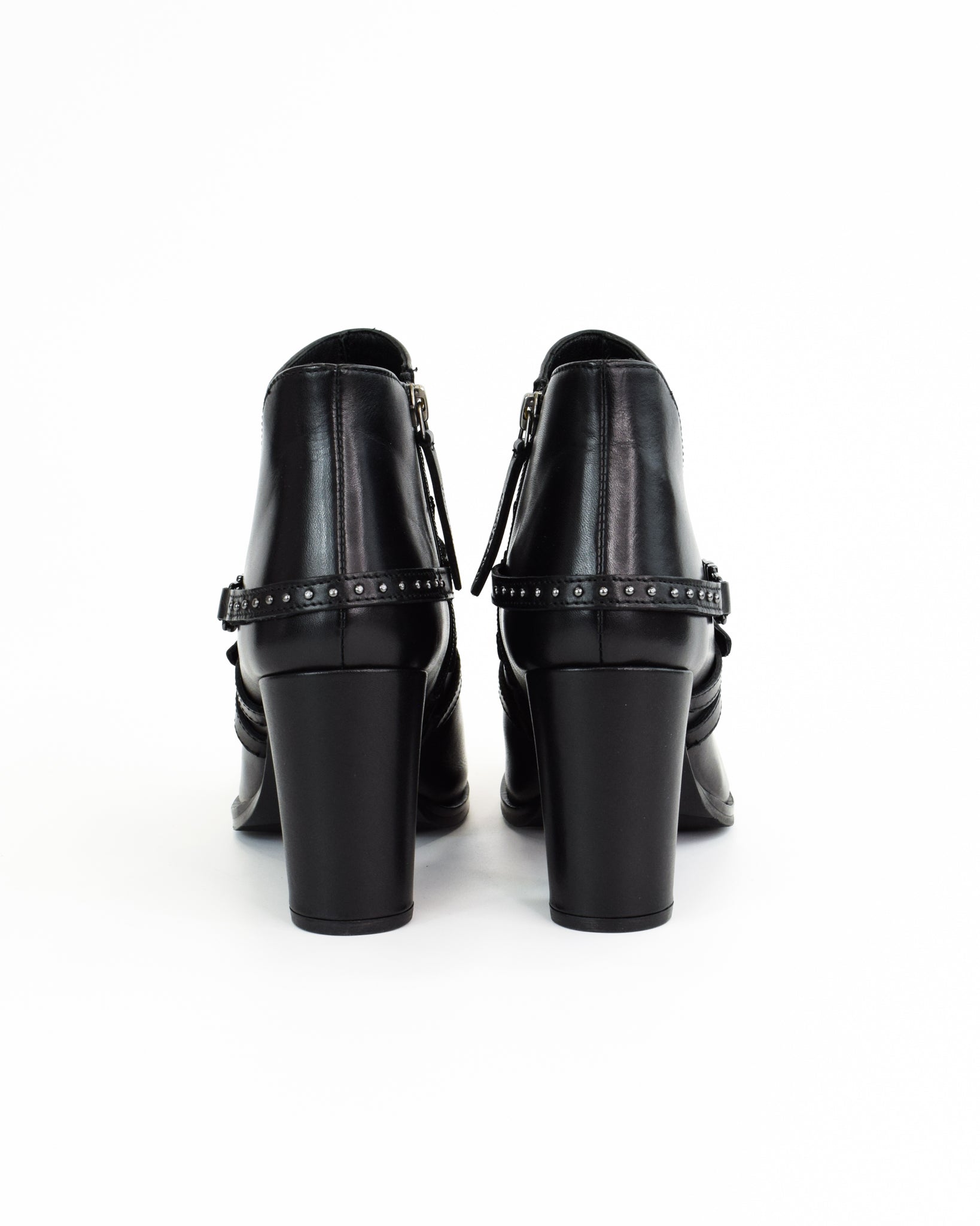 Tronchetto in pelle con dettagli cinturino