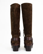 Stivale in pelle scamosciata con dettagli