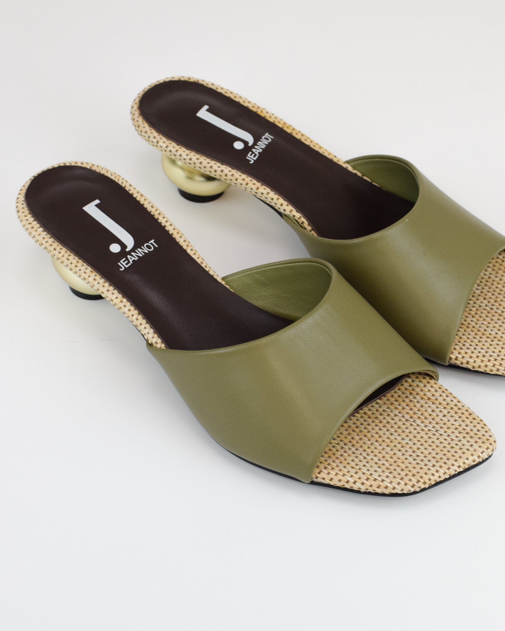 Sandalo Ball in pelle laminata