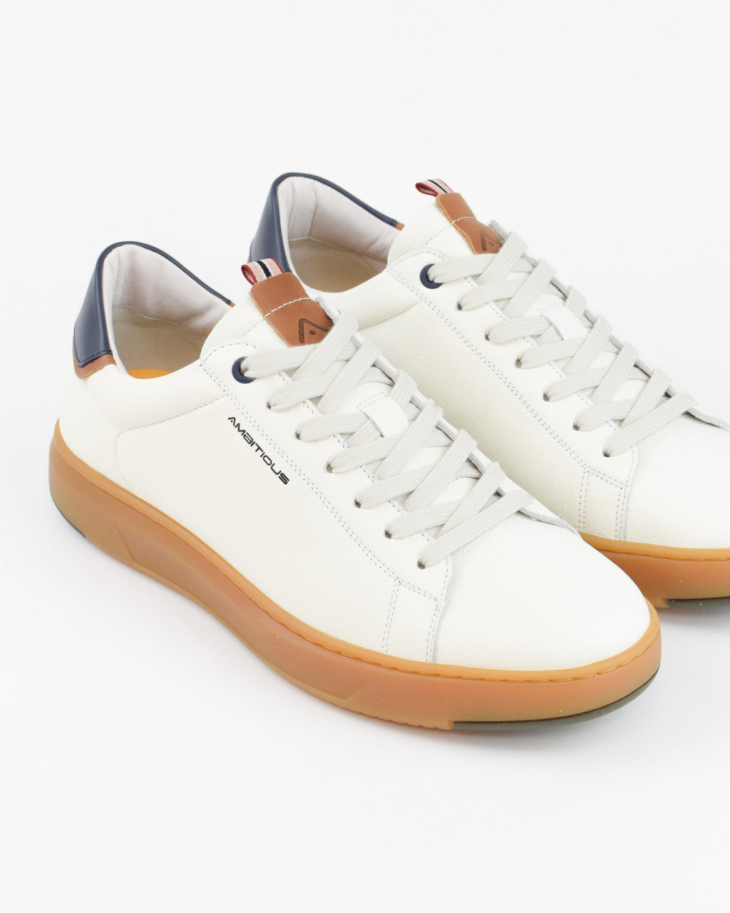 Sneaker Aktif
