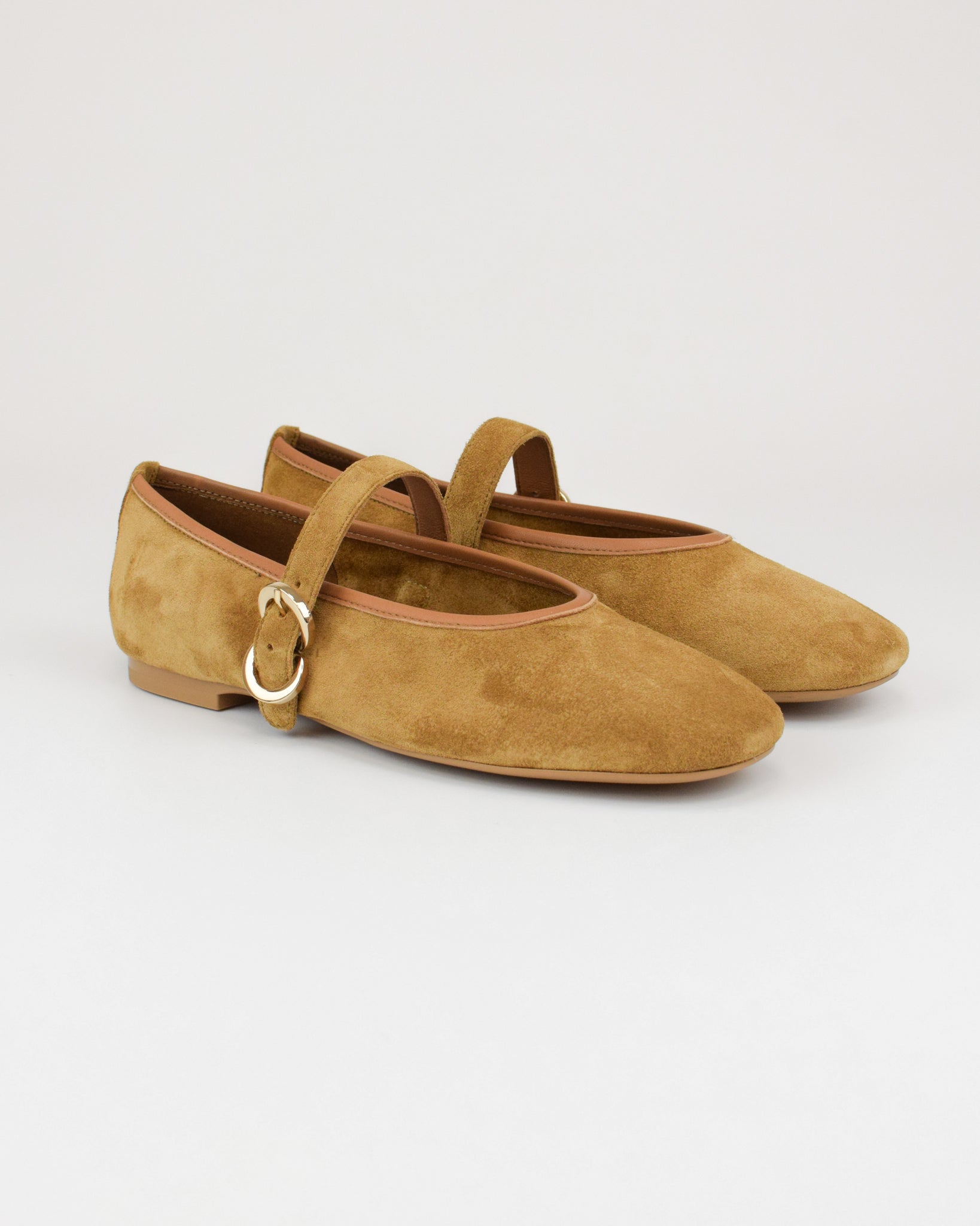 Ballerina in suede