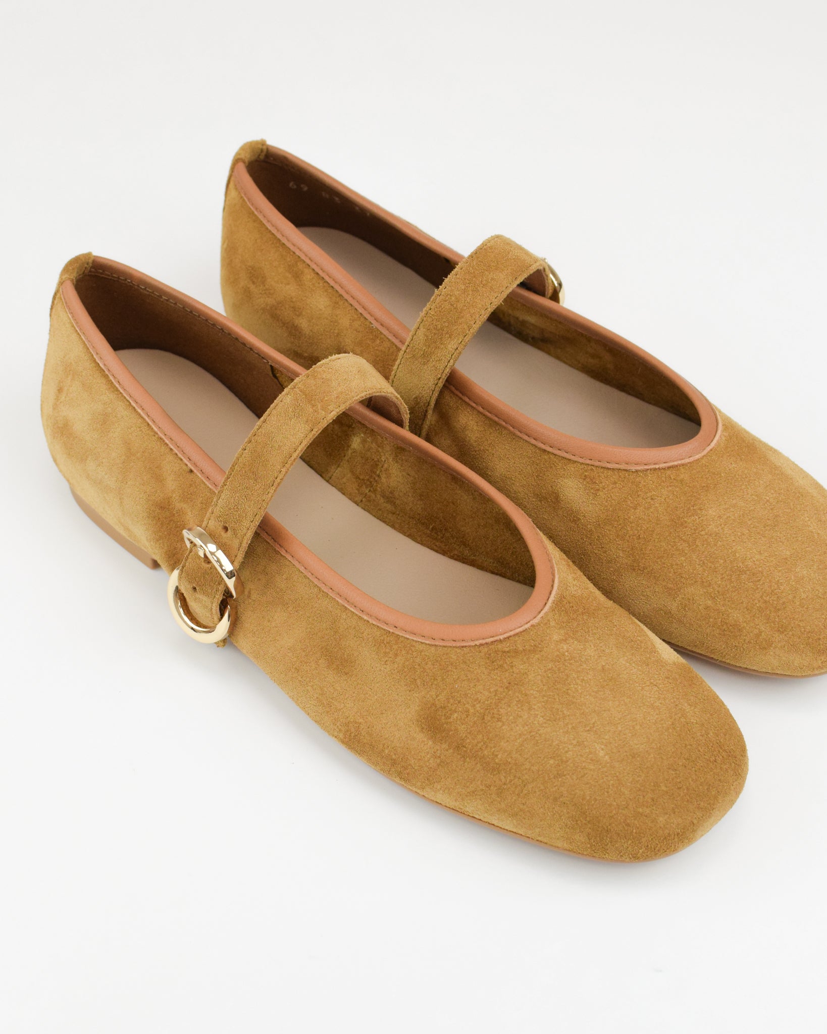 Ballerina in suede