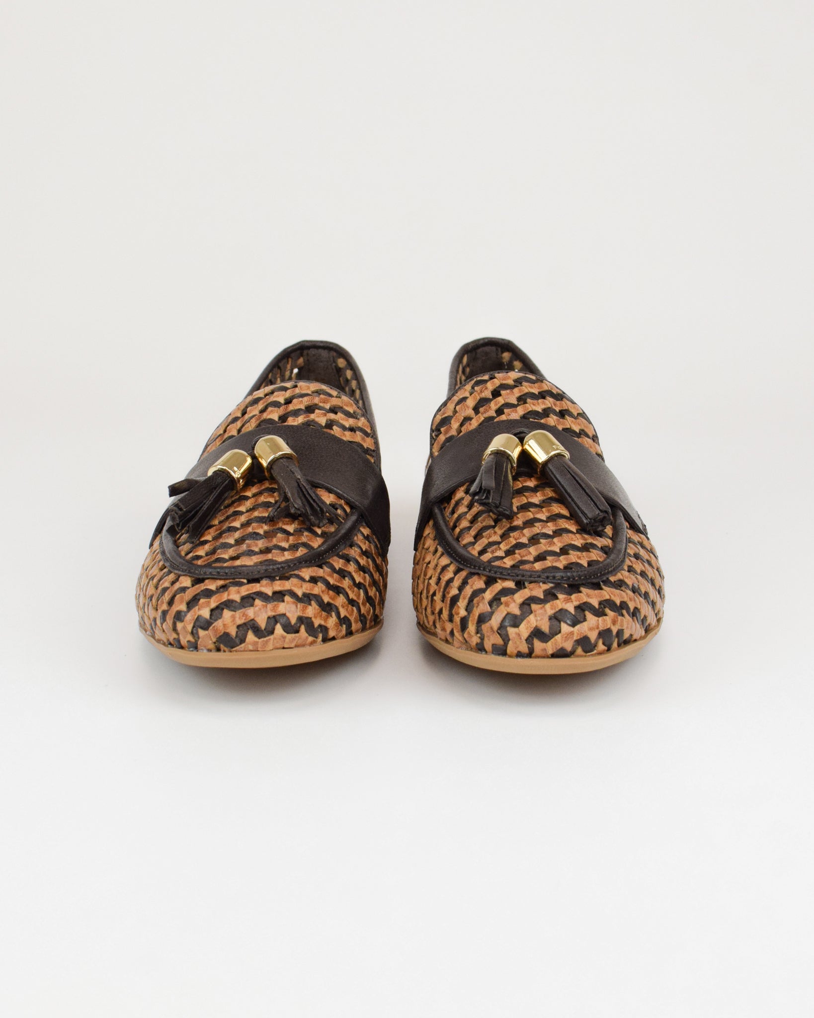 Mocassino in pelle intrecciata con nappine