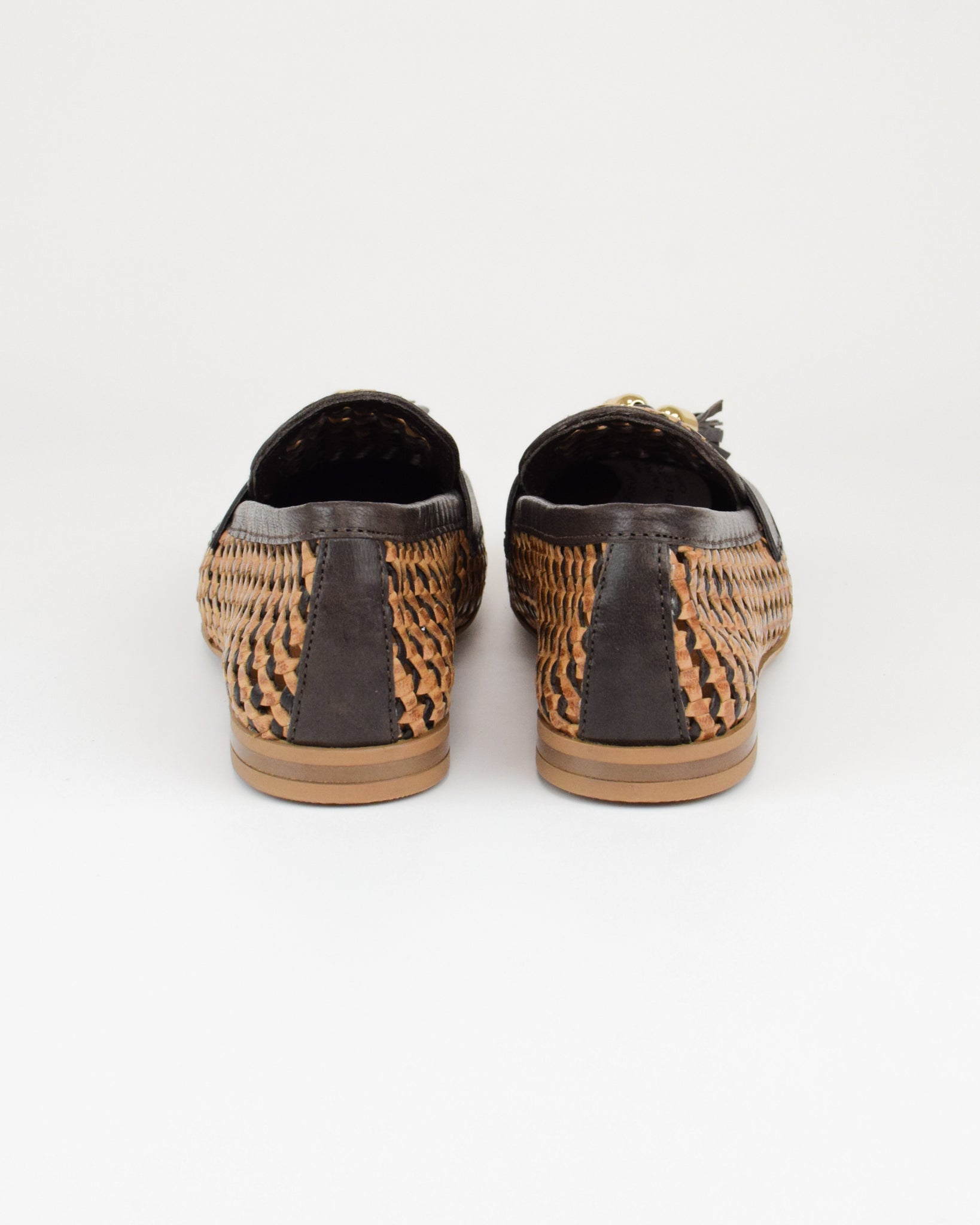 Mocassino in pelle intrecciata con nappine