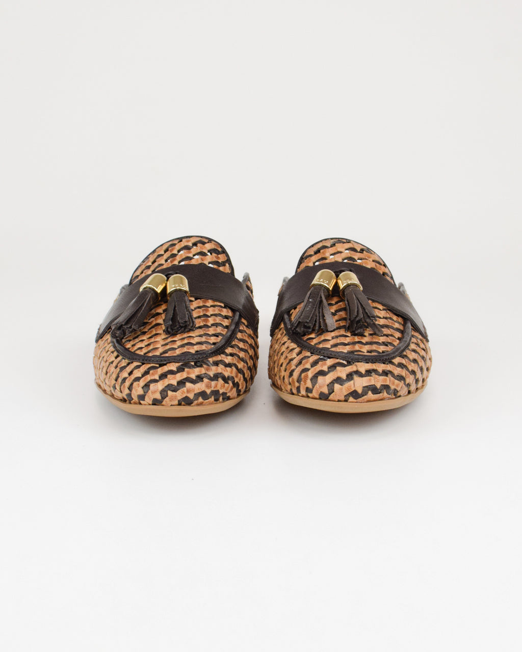 Sabot in pelle intrecciata con nappine
