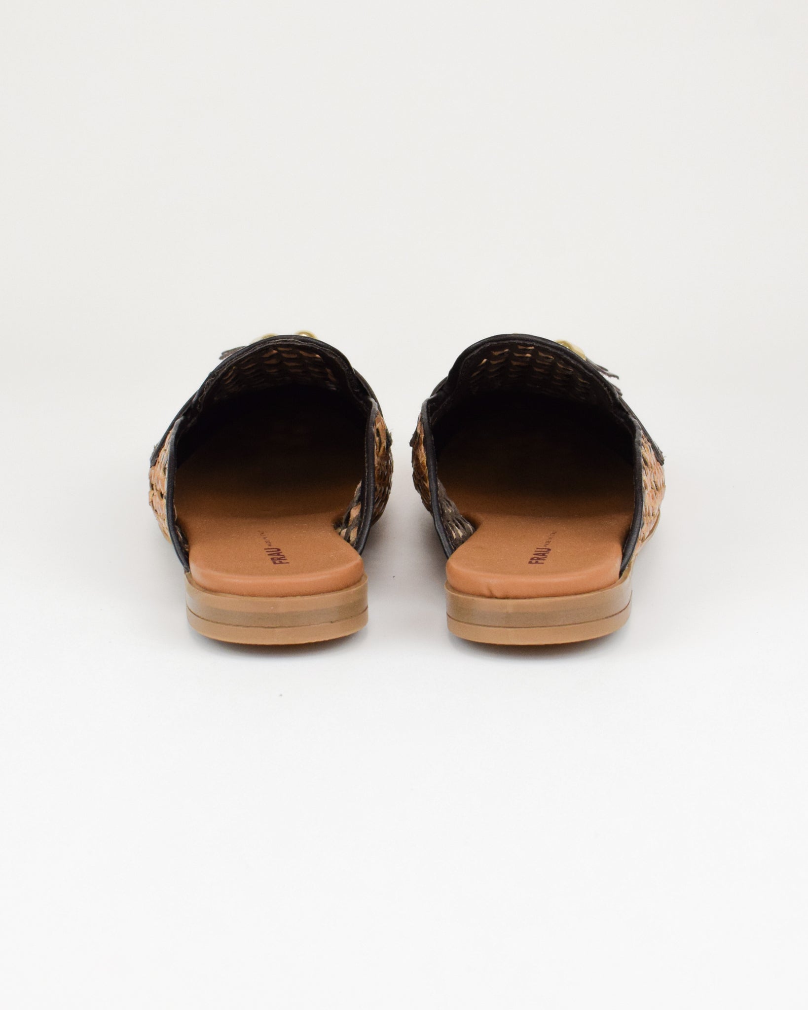 Sabot in pelle intrecciata con nappine
