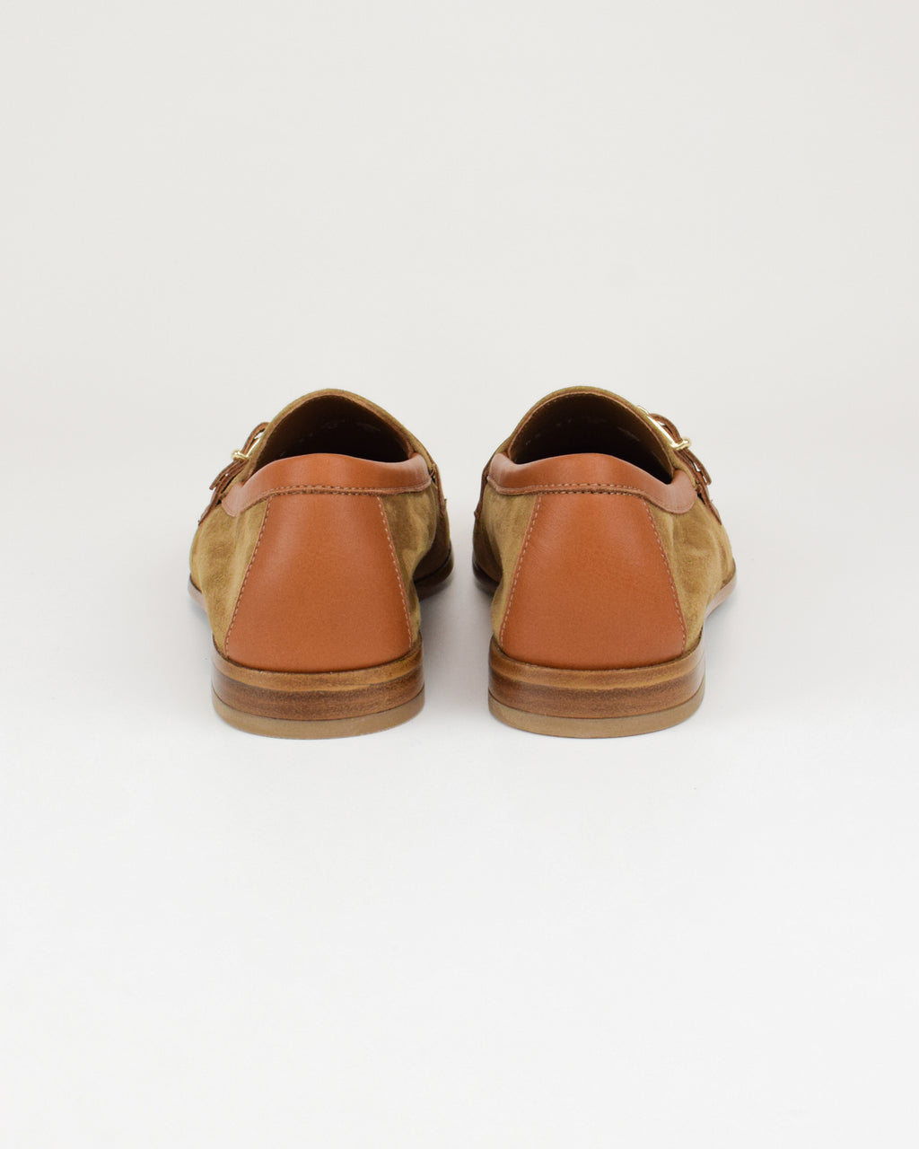 Mocassino in suede con dettagli in pelle