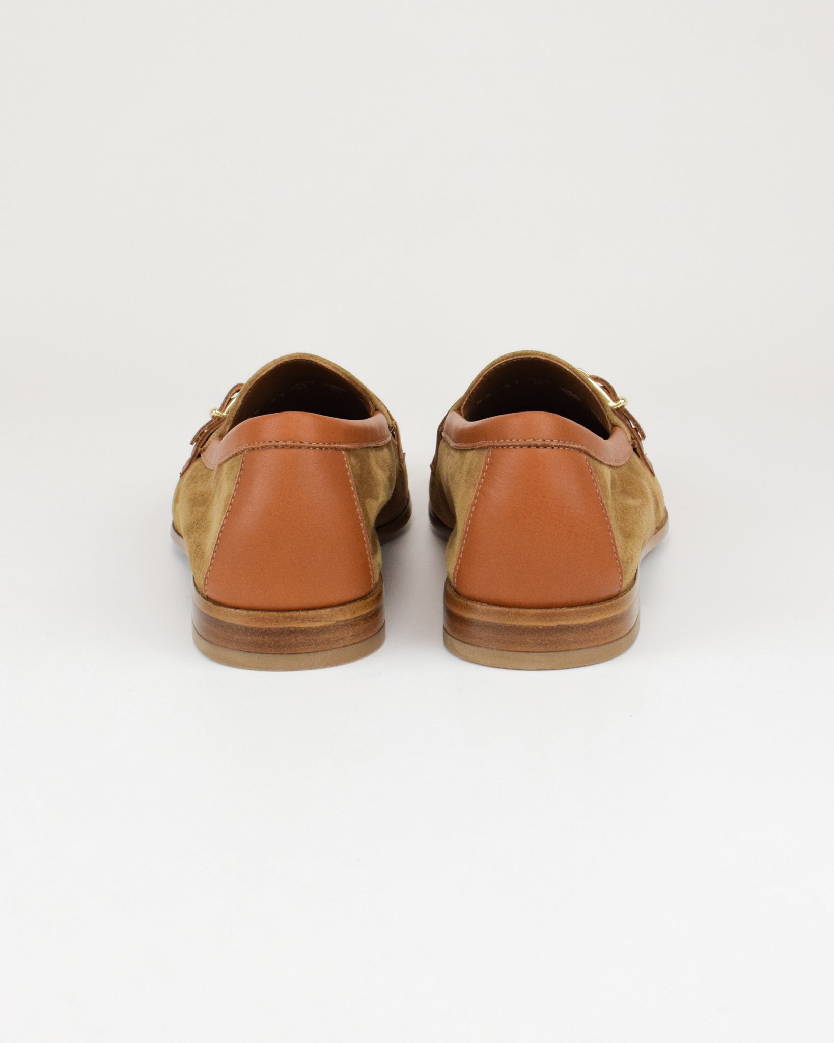 Mocassino in suede con dettagli in pelle