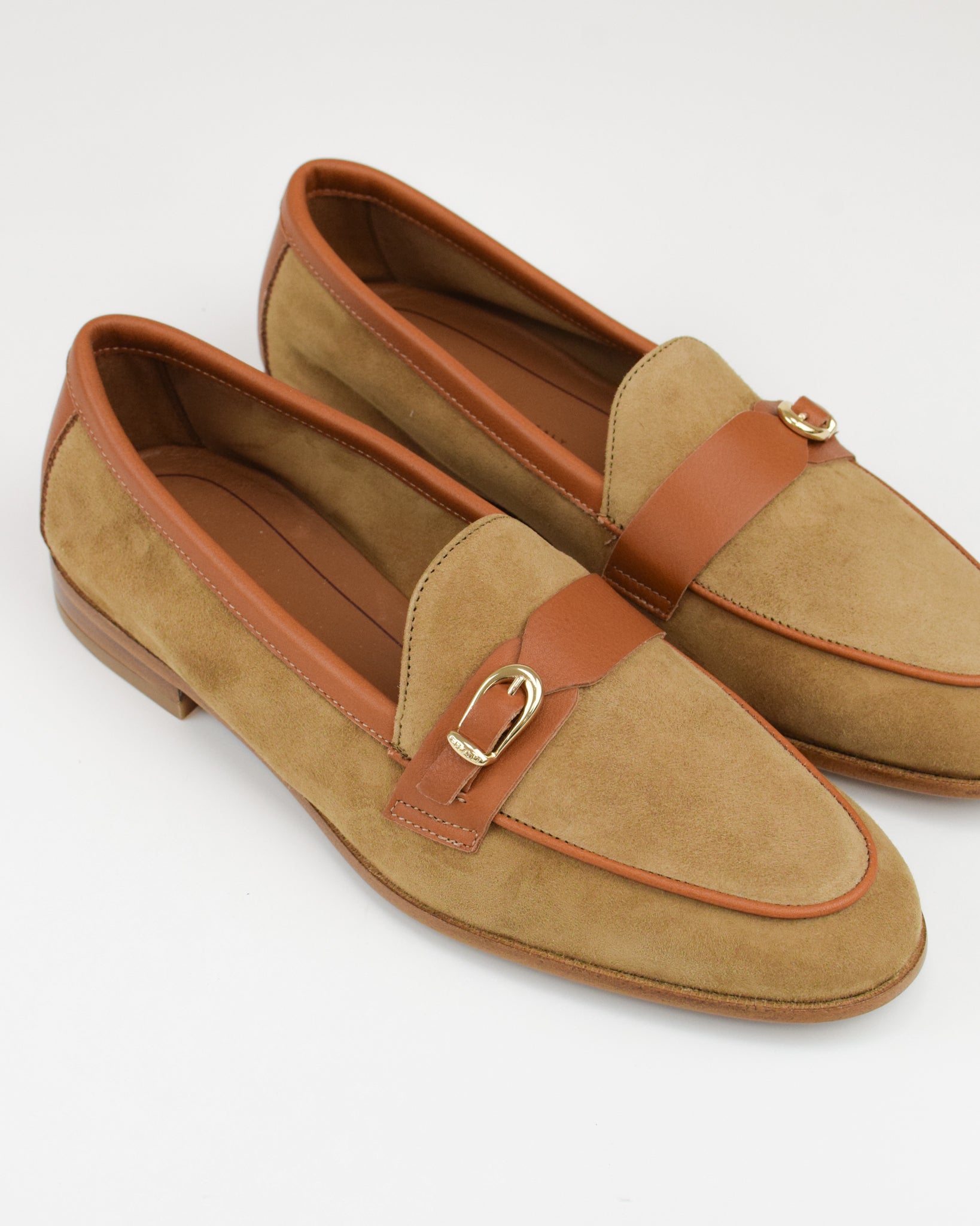 Mocassino in suede con dettagli in pelle
