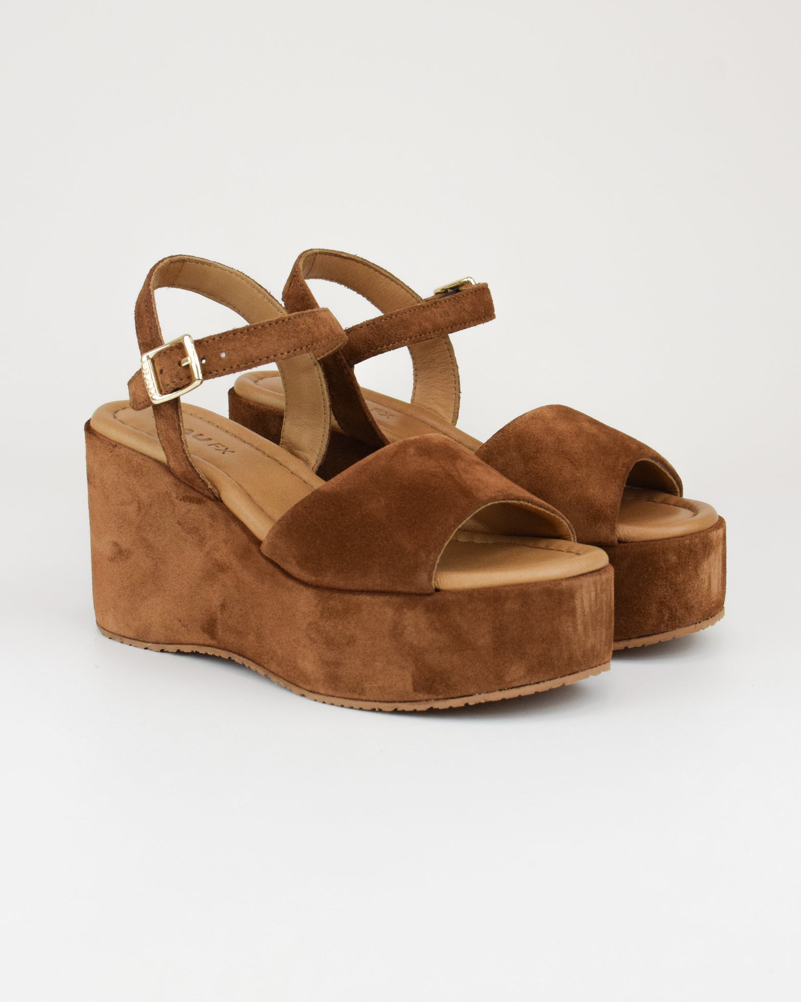 Sandalo con zeppa in pelle scamosciata