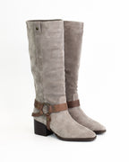 Stivale in pelle scamosciata con dettagli