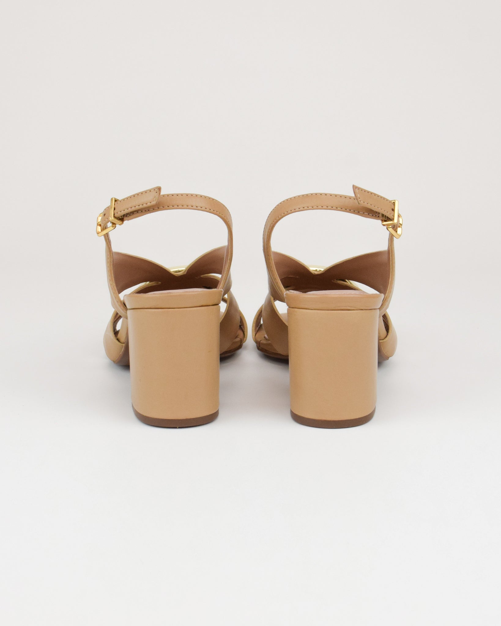Sandlo in pelle con applicazione