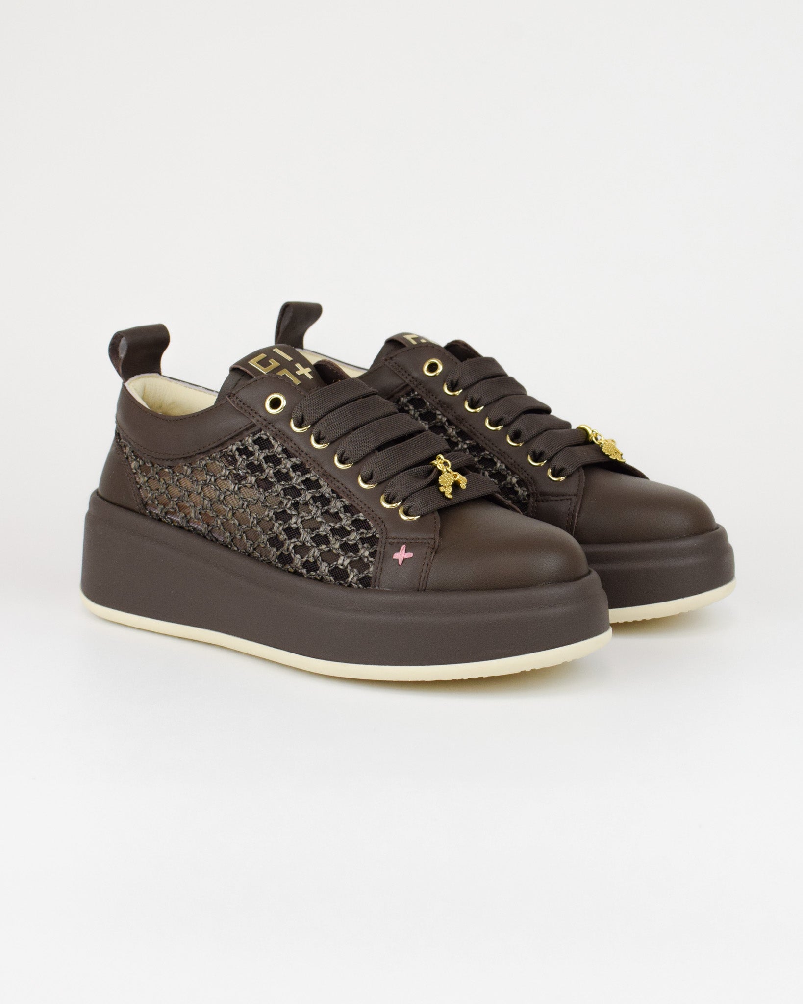 Sneaker in pelle e rafia