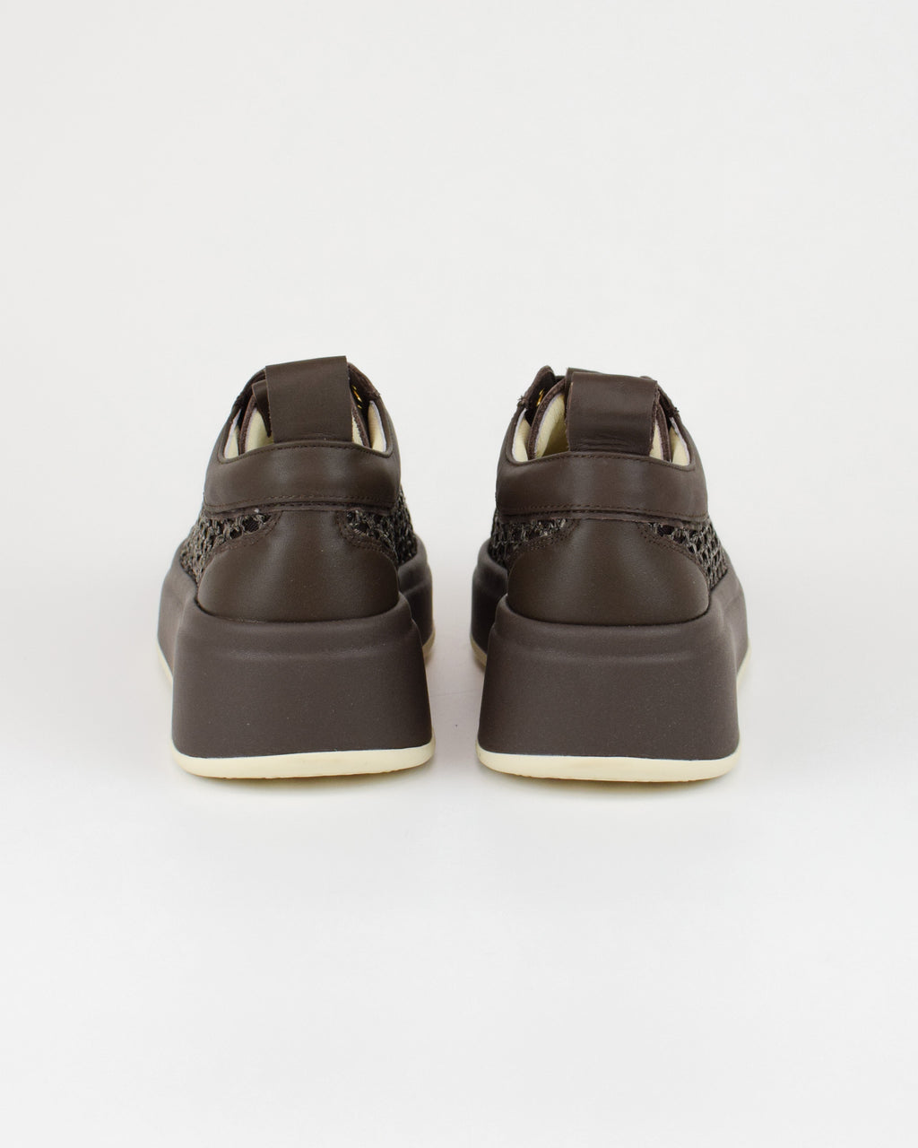 Sneaker in pelle e rafia