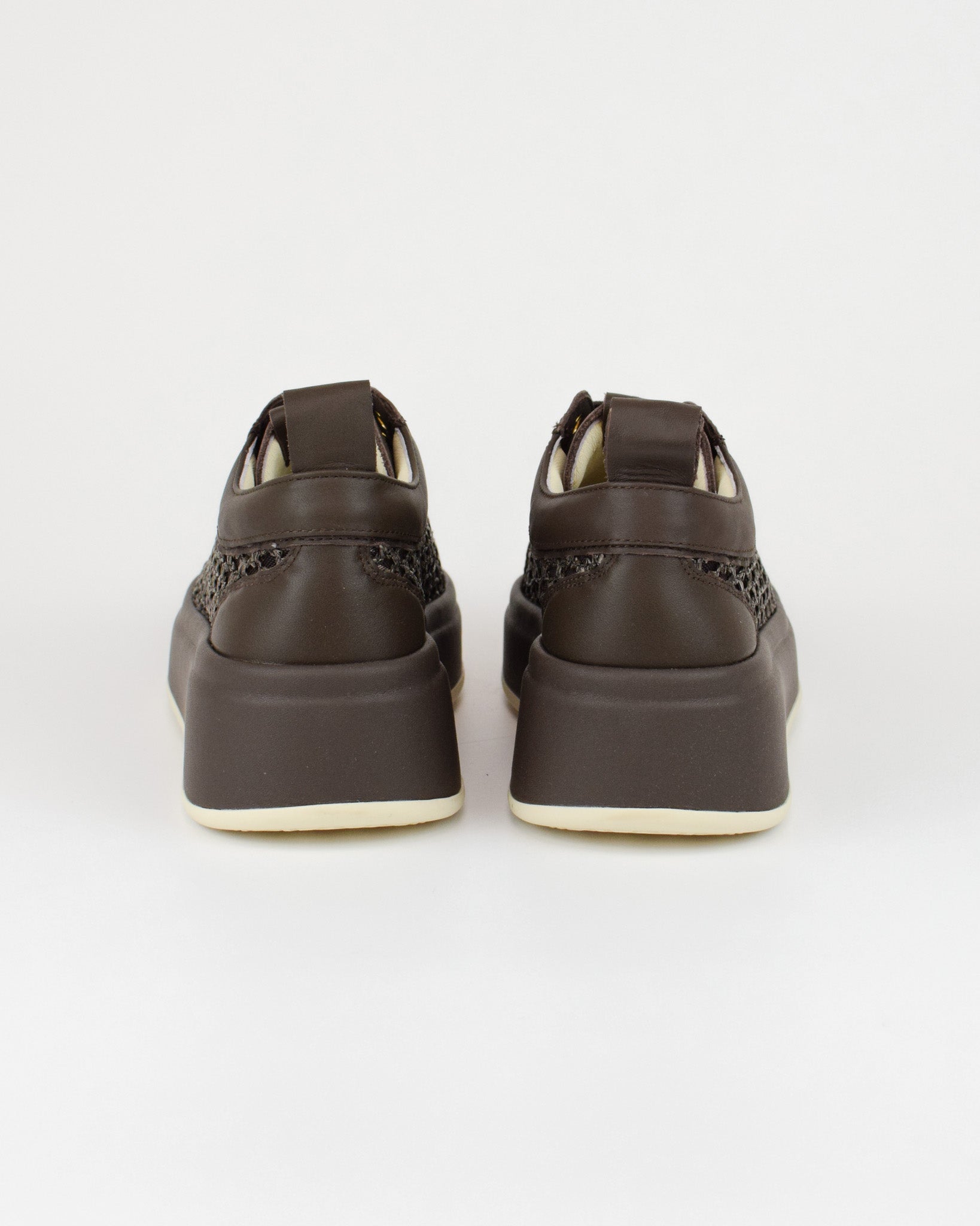 Sneaker in pelle e rafia