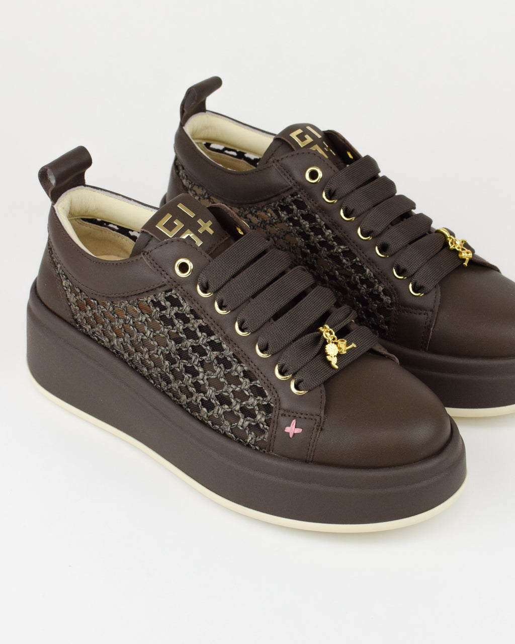 Sneaker in pelle e rafia