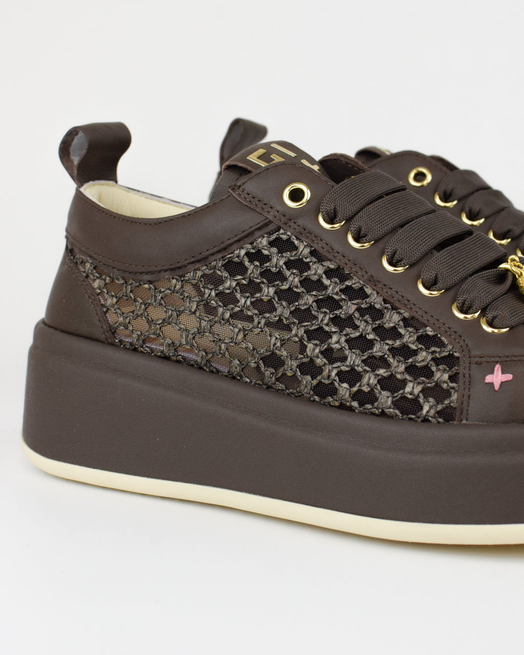 Sneaker in pelle e rafia