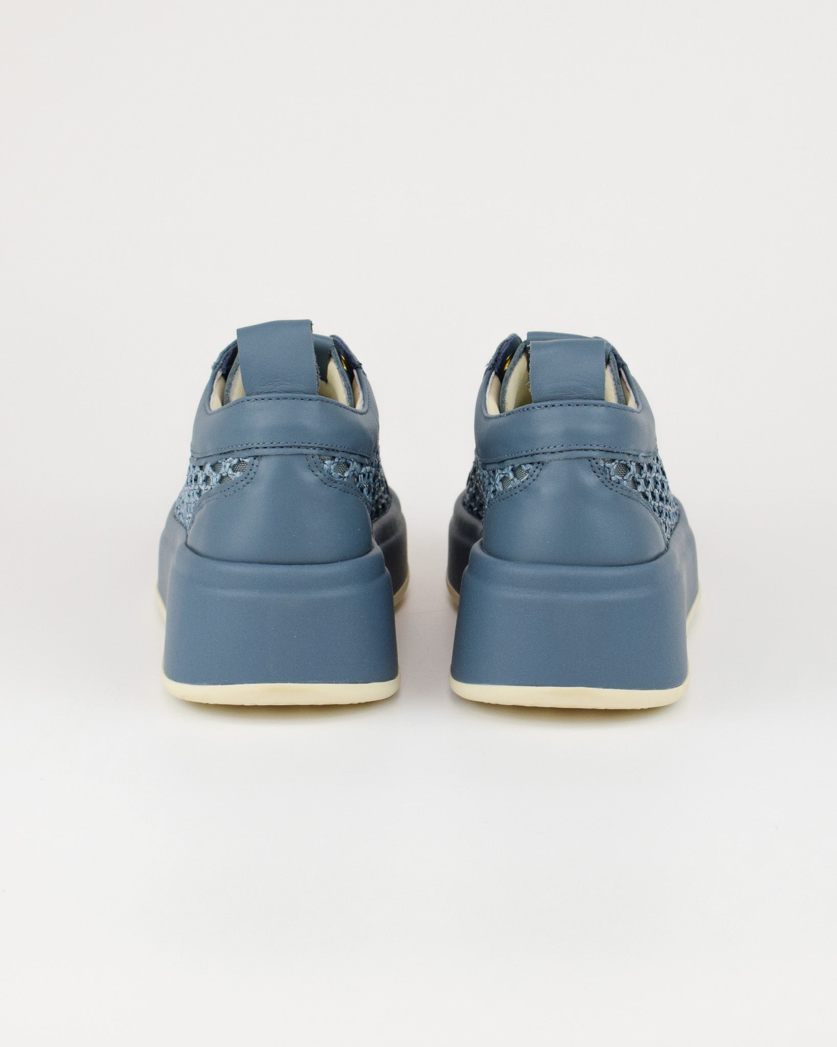 Sneaker in pelle e rafia