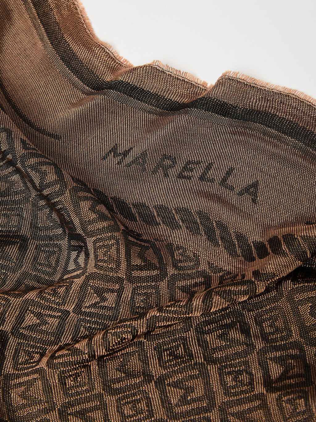 Stola jacquard con motivo monogram Mlaodissea