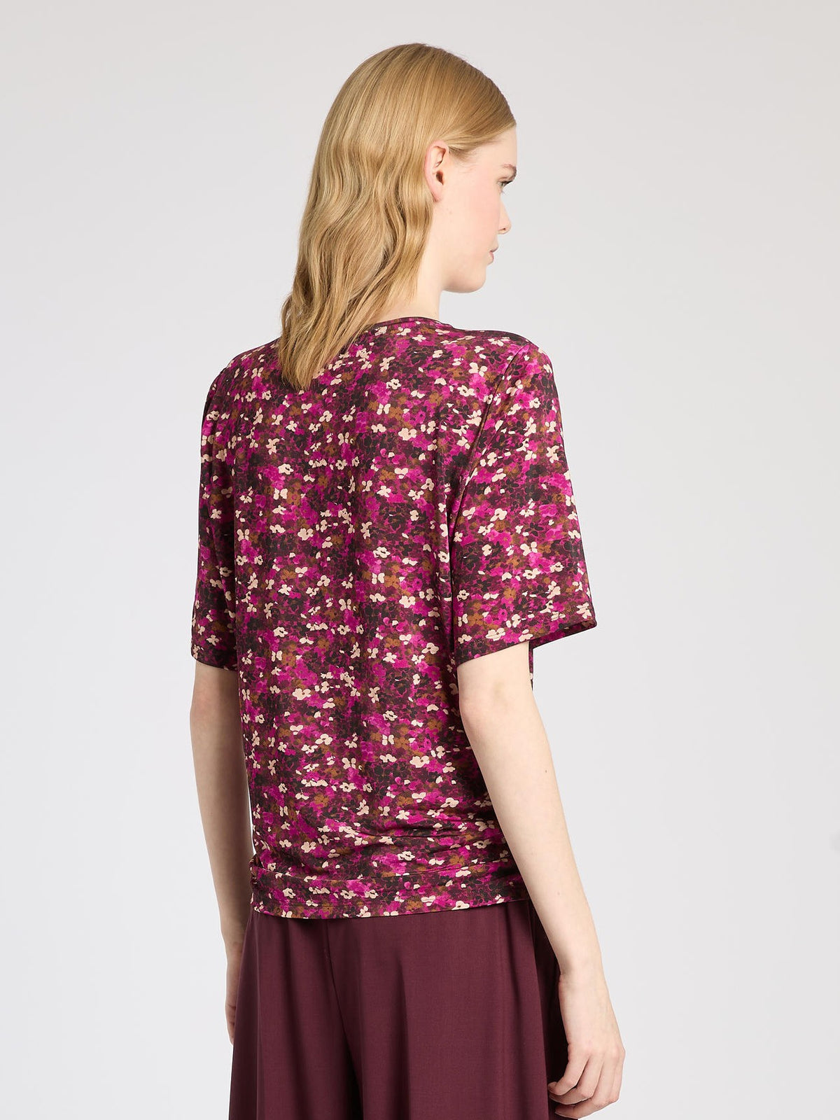 T-shirt in jersey stampato con drappeggio Mllabito