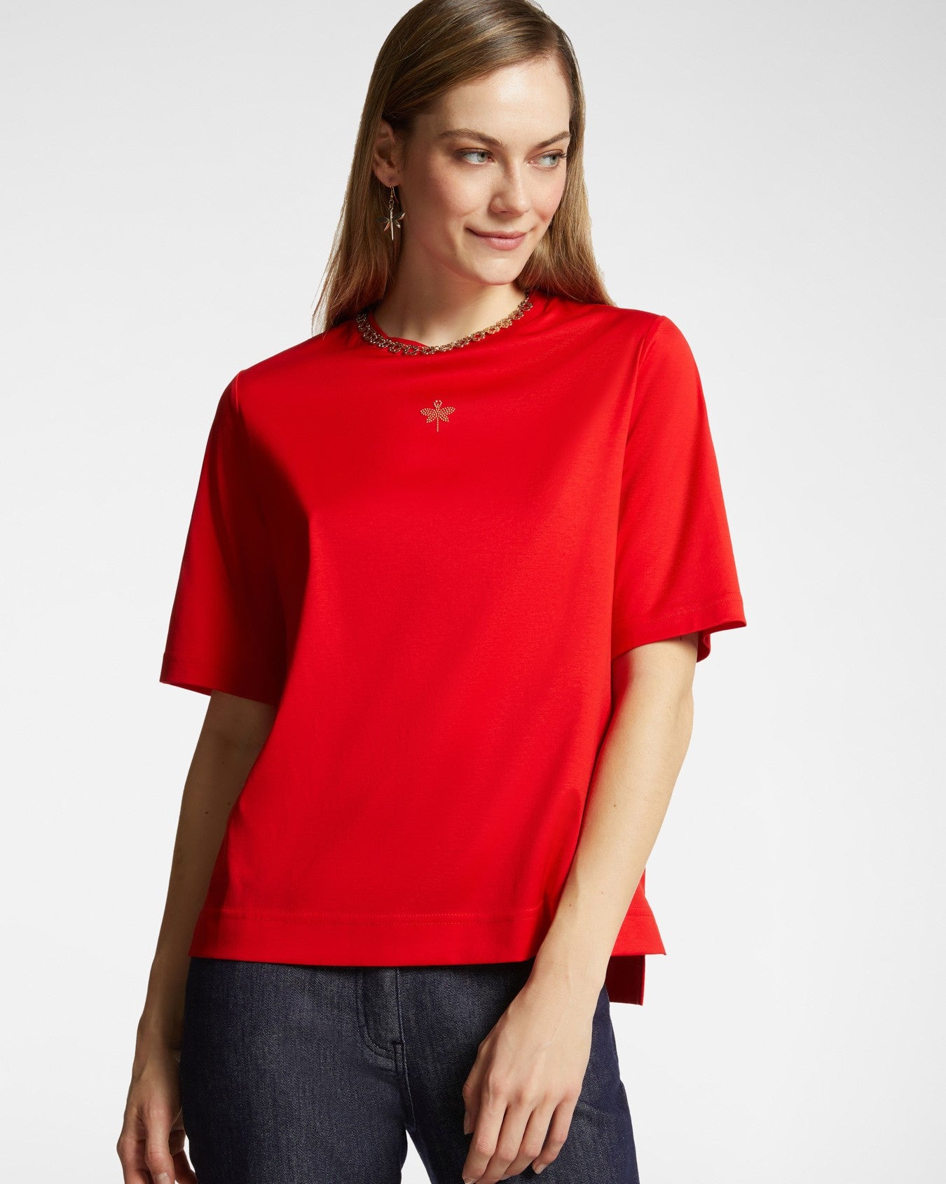 T-shirt con piccola libellula in strass