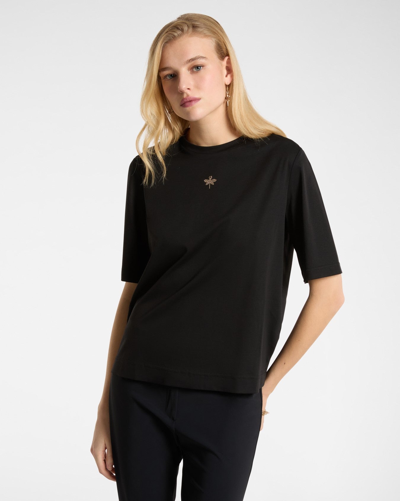 T-shirt con piccola libellula in strass