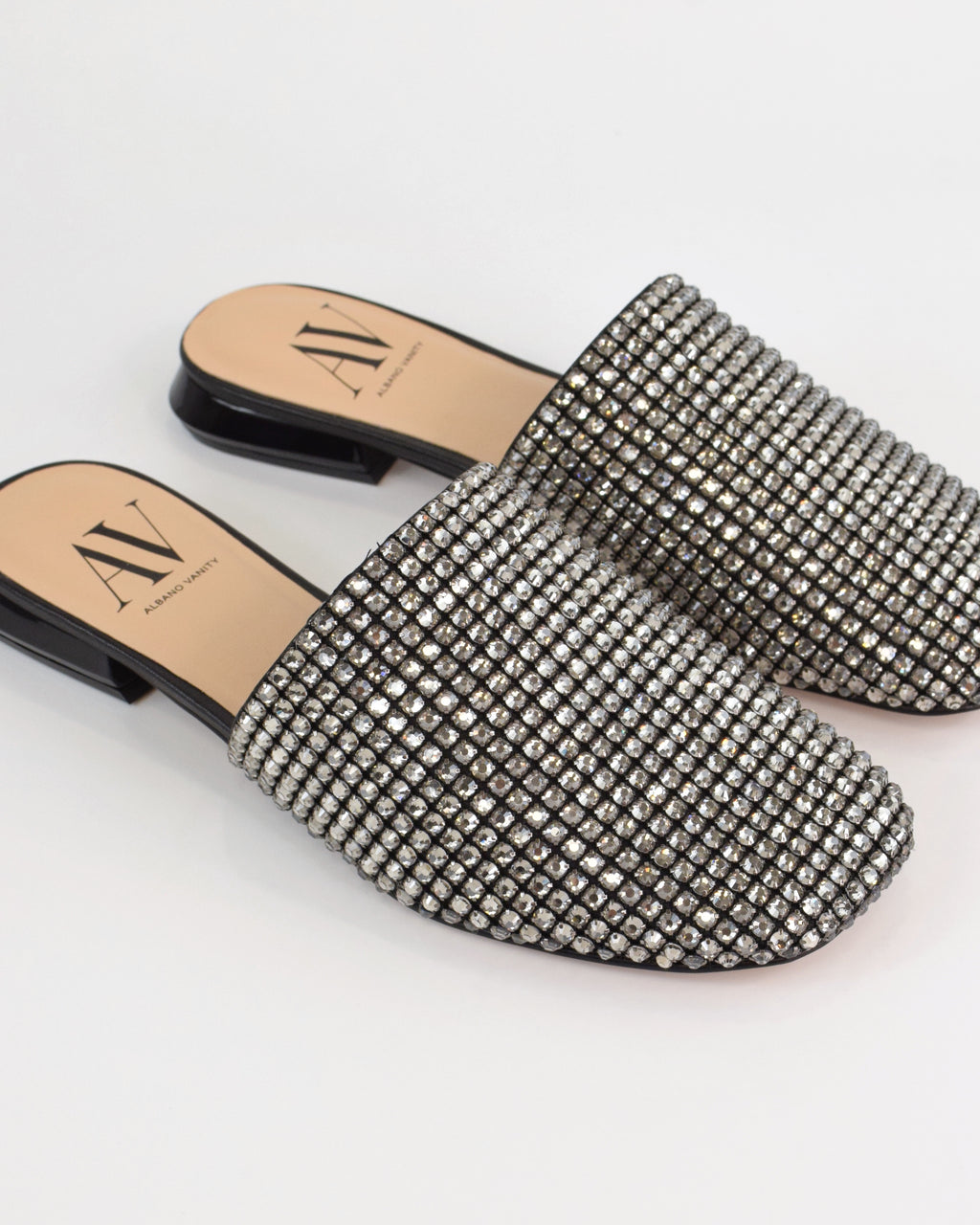 Mules gioiello con punta chiusa e strass