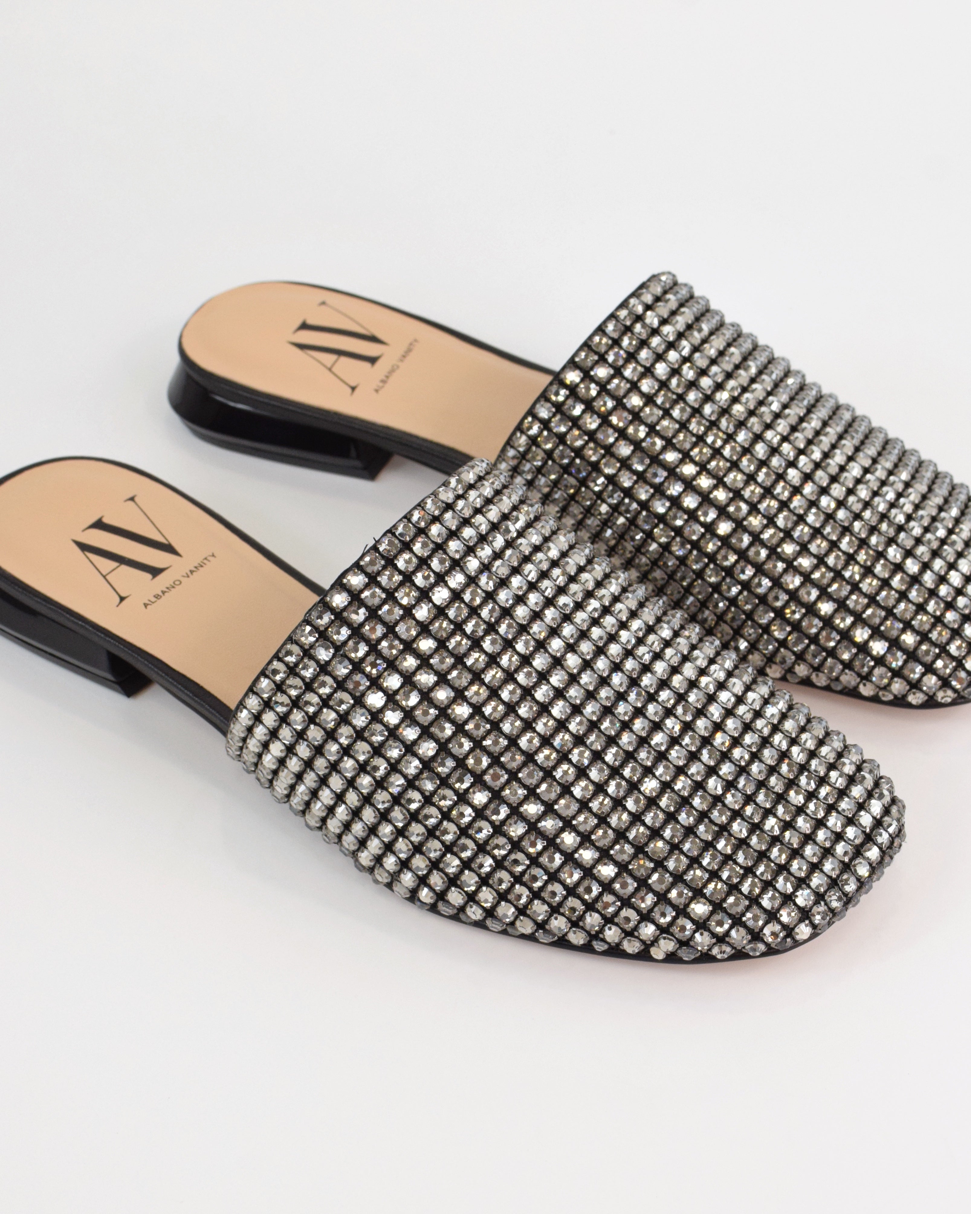 Mules gioiello con punta chiusa e strass