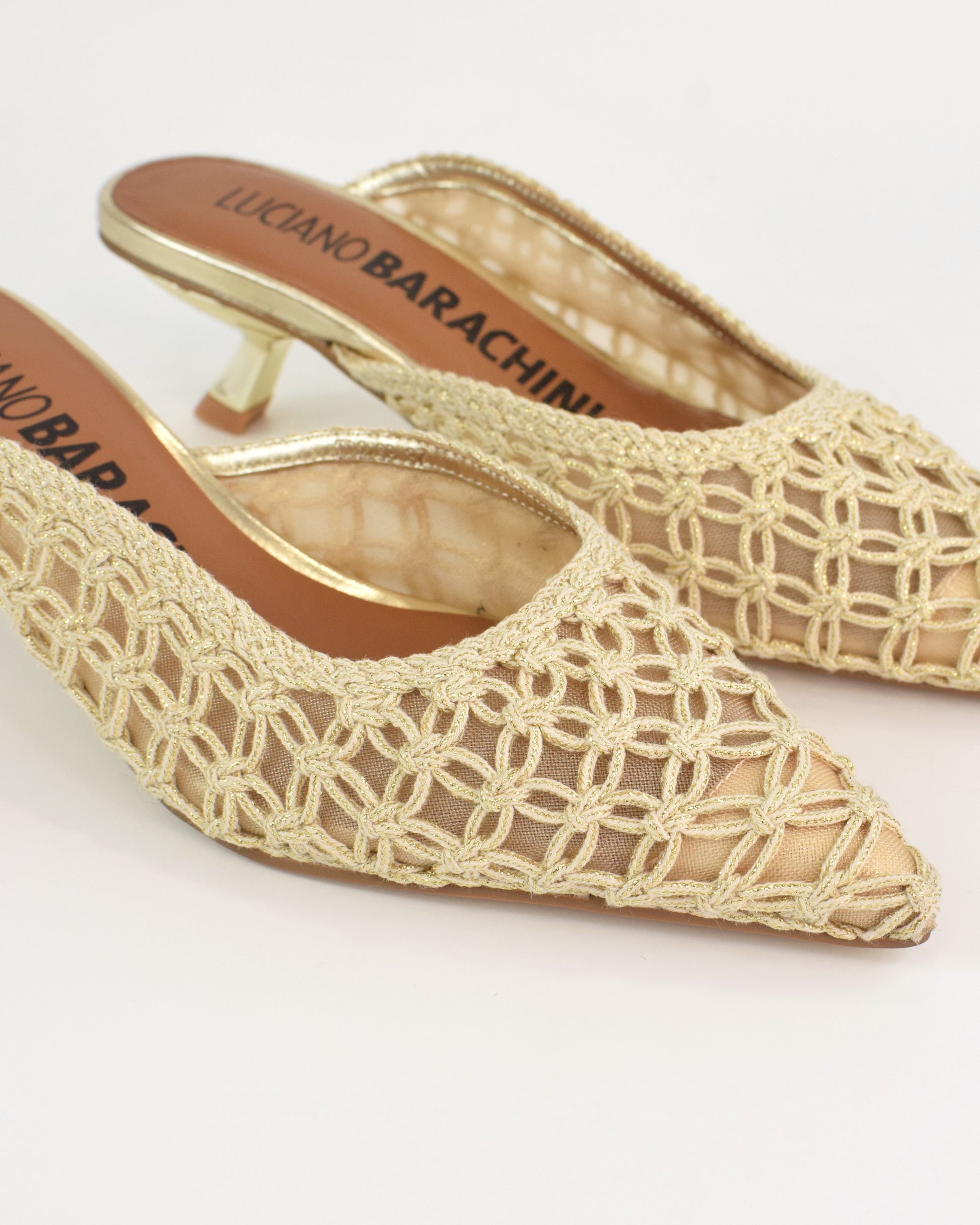 Mules traforato con tacco kitten