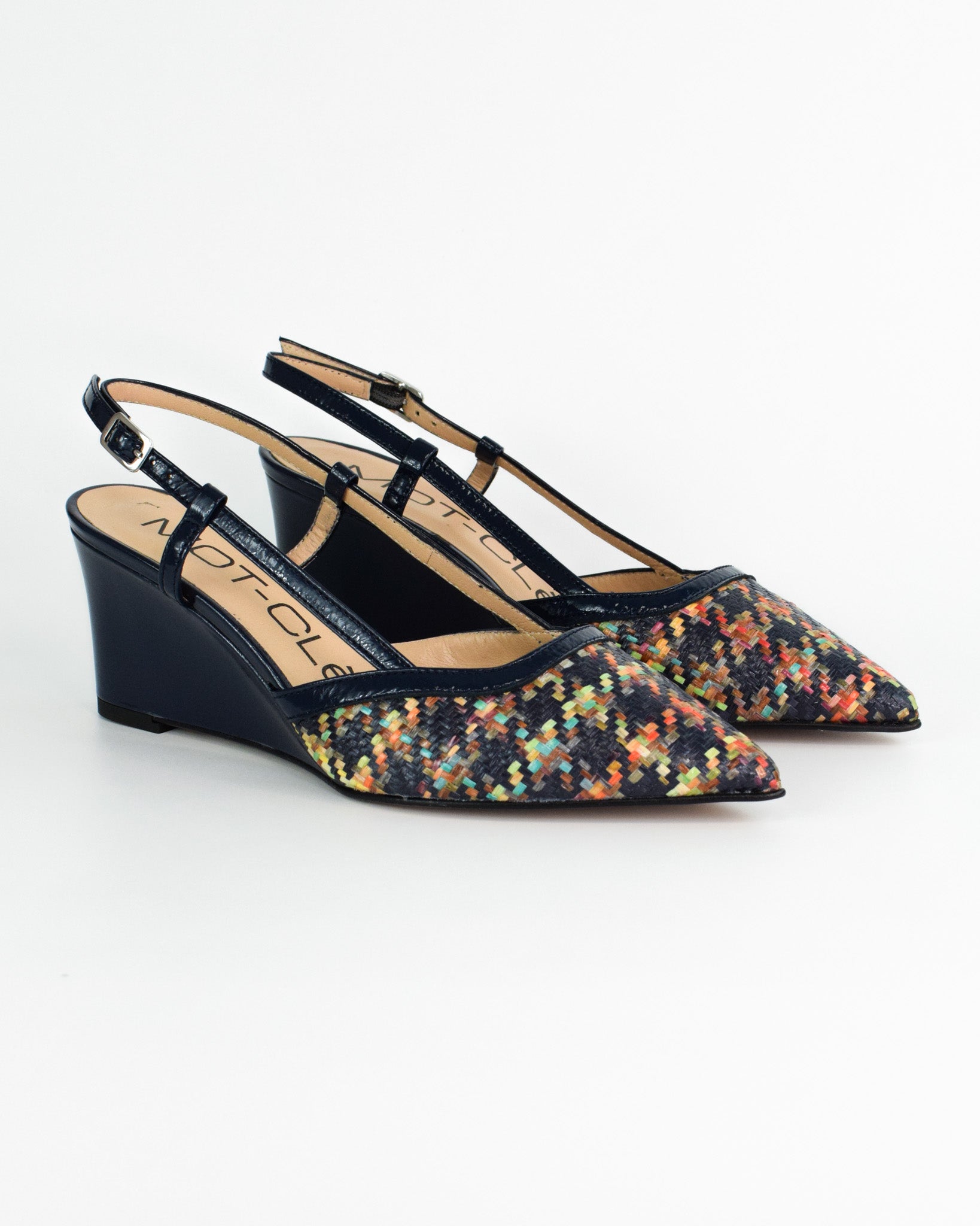 Slingback con zeppa e intreccio in rafia