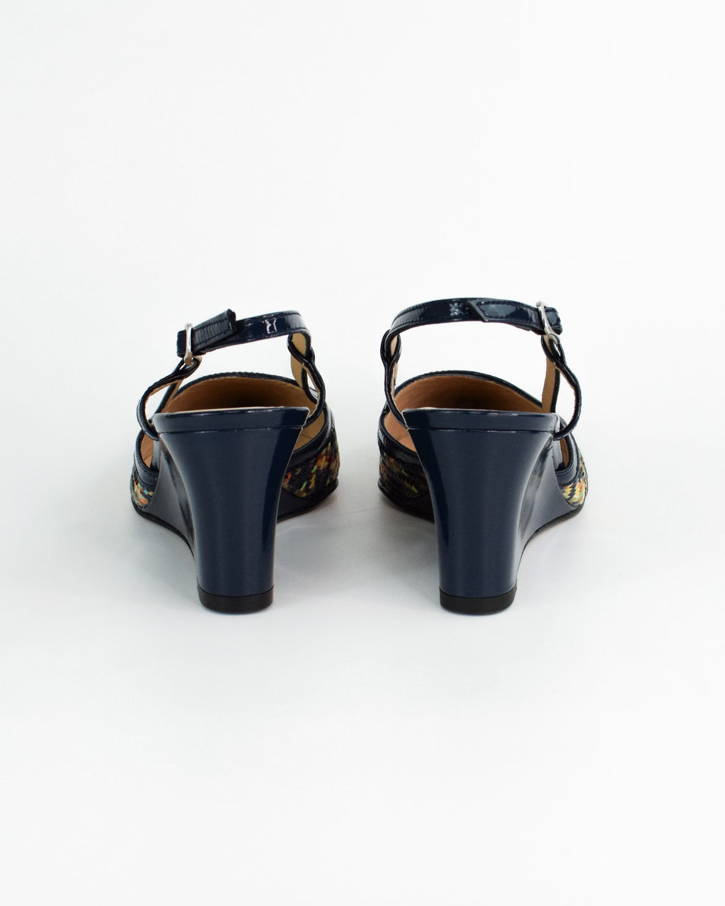 Slingback con zeppa e intreccio in rafia