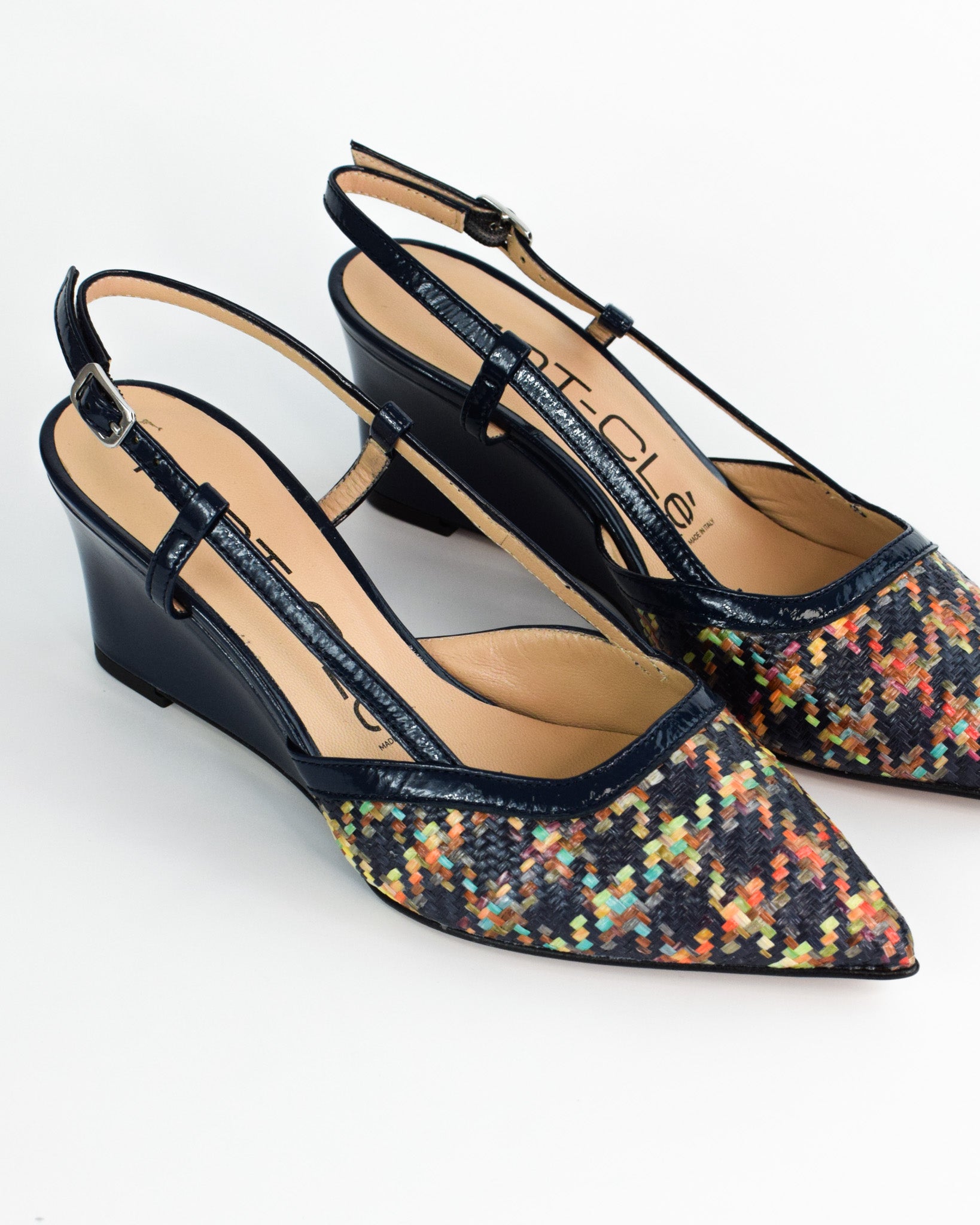 Slingback con zeppa e intreccio in rafia
