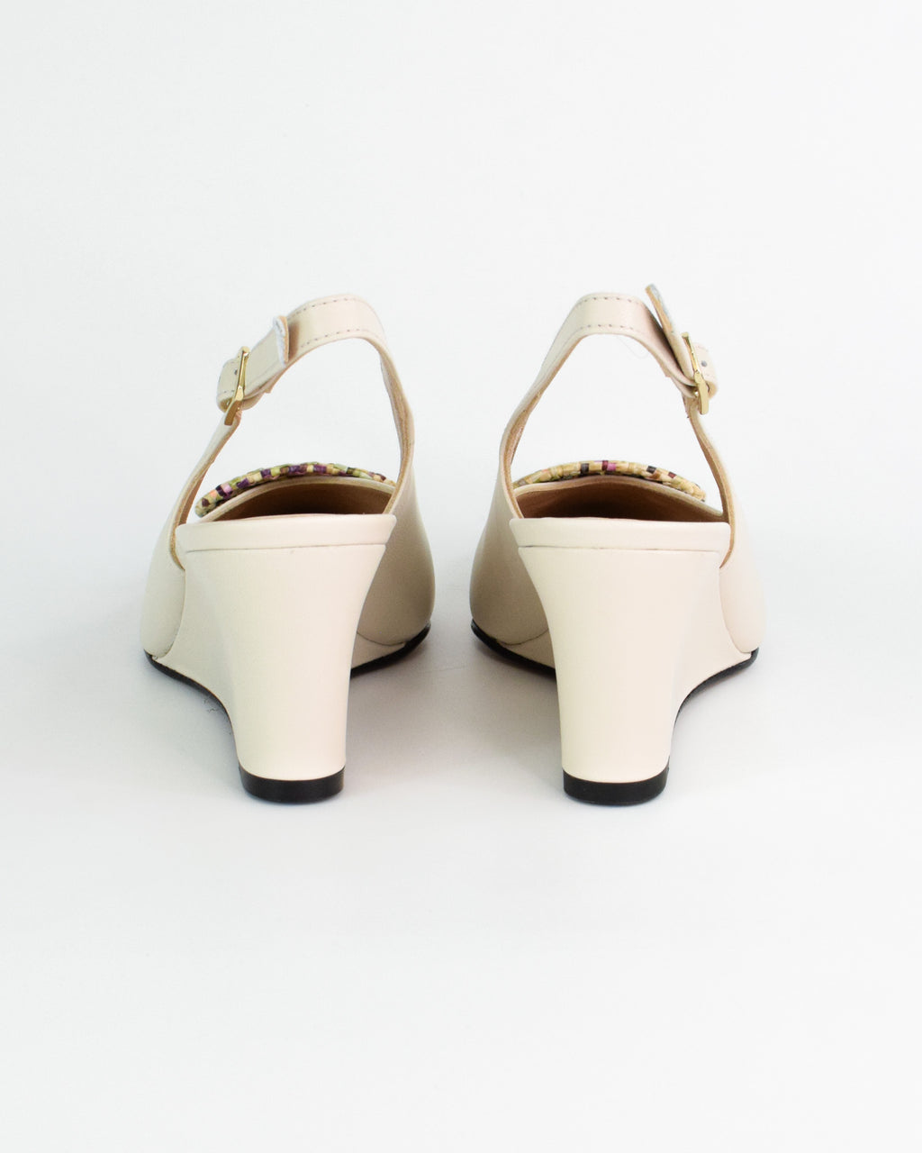 Slingback con zeppa e dettaglio in rafia