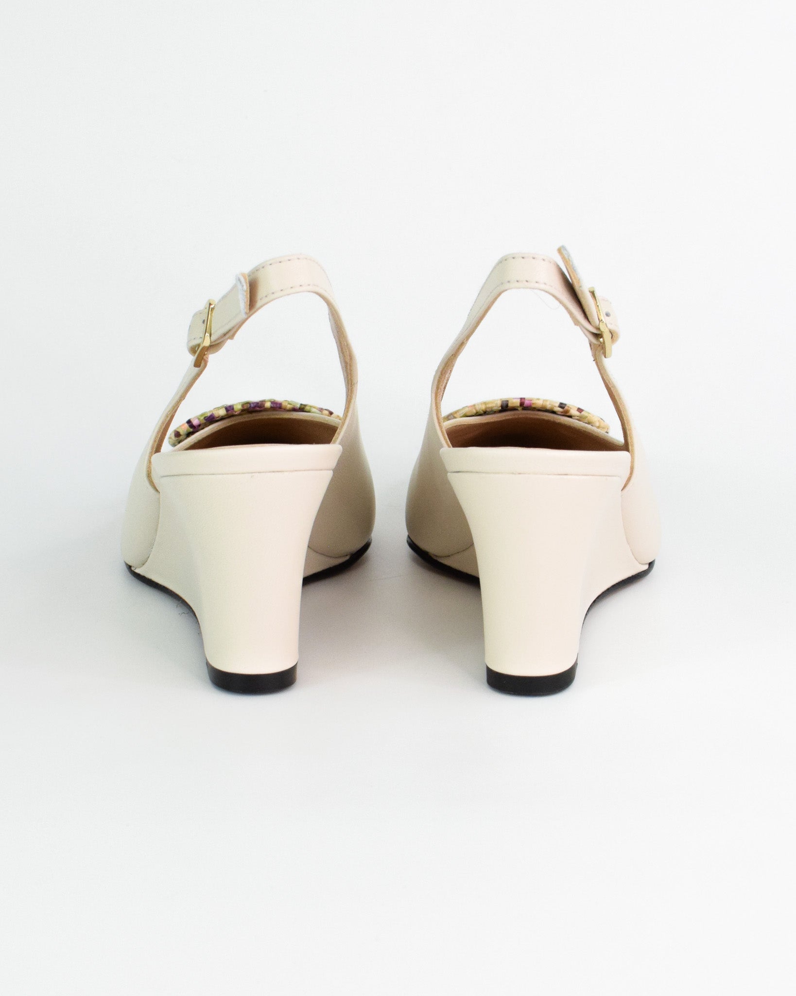 Slingback con zeppa e dettaglio in rafia