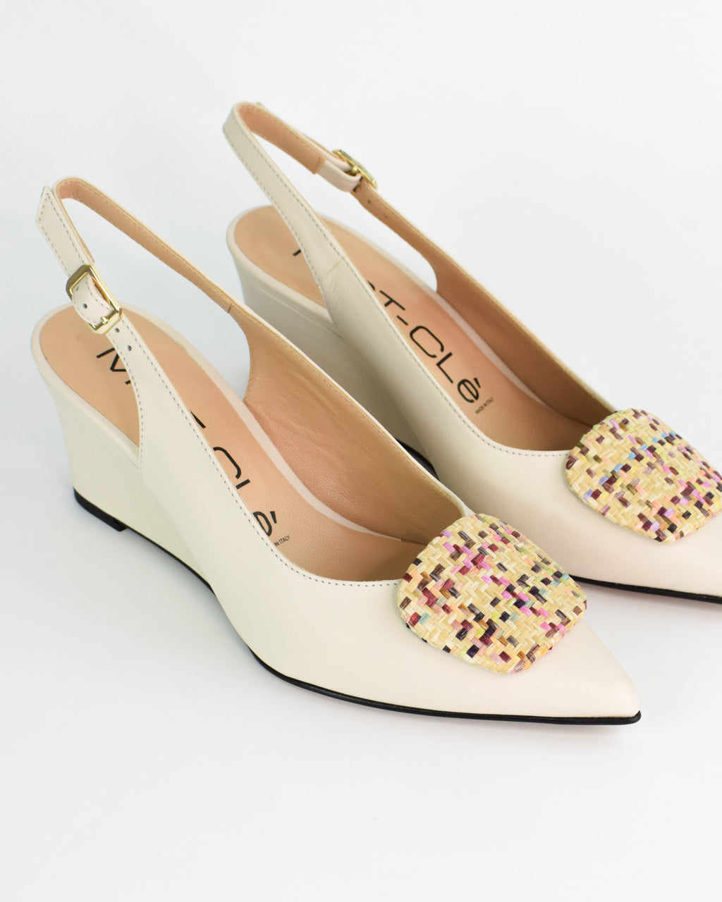 Slingback con zeppa e dettaglio in rafia