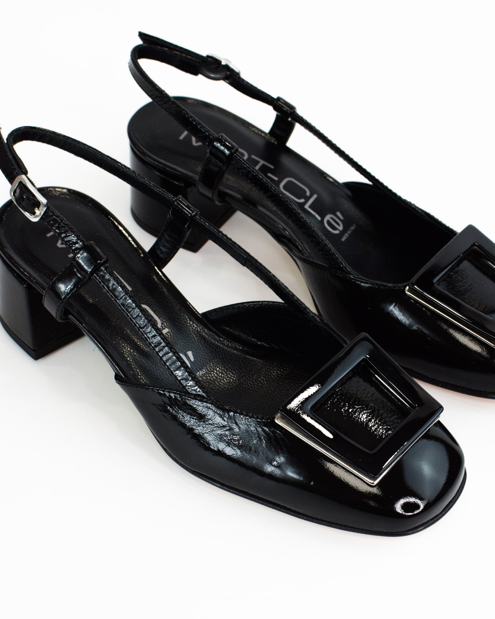 Slingback in vernice punta tonda