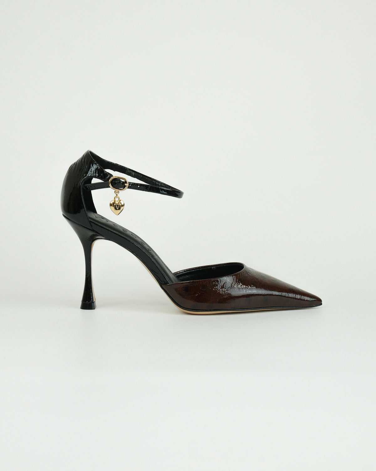 Décolleté in pelle con cinturino
