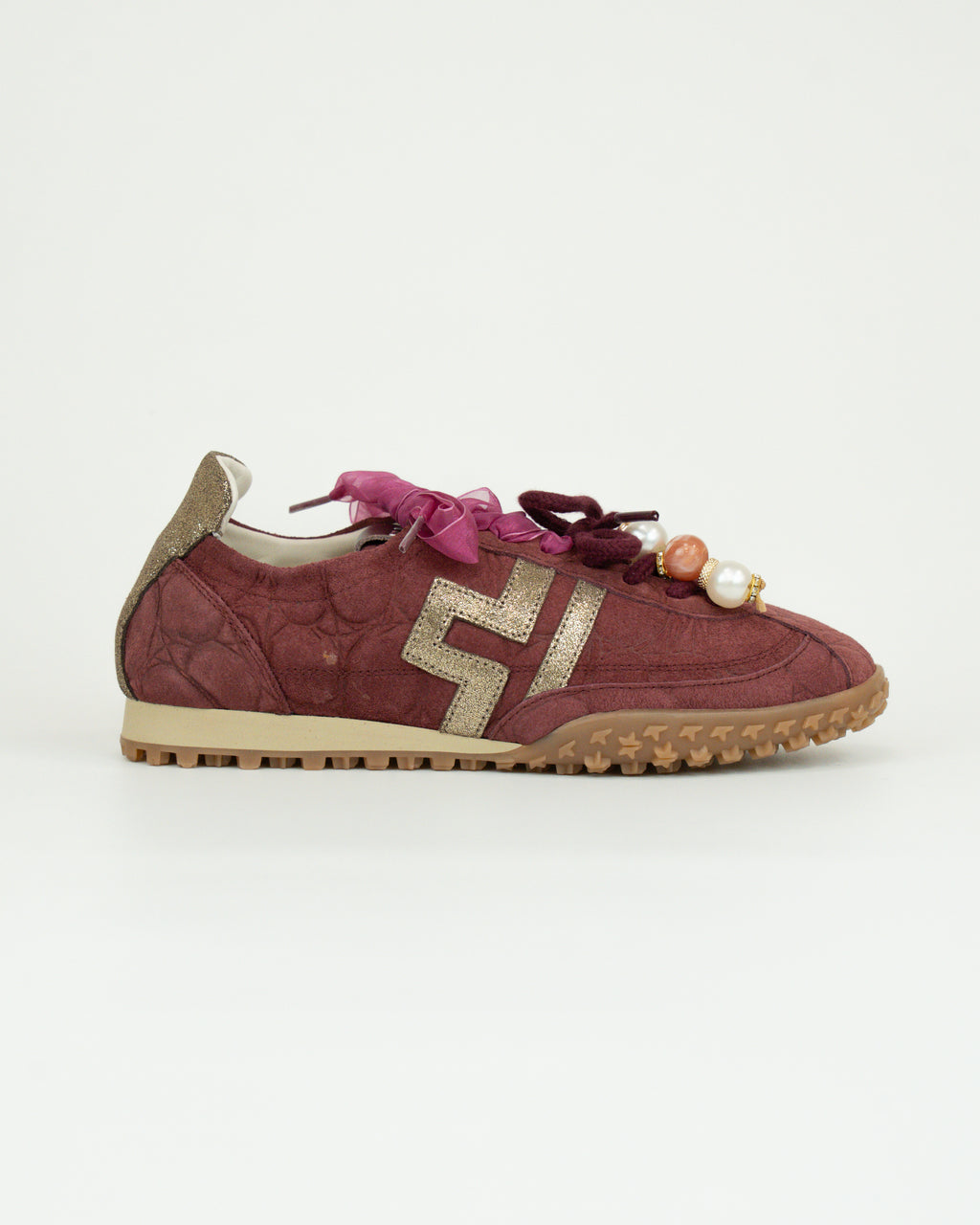 Sneaker in camoscio con dettagli gioiello