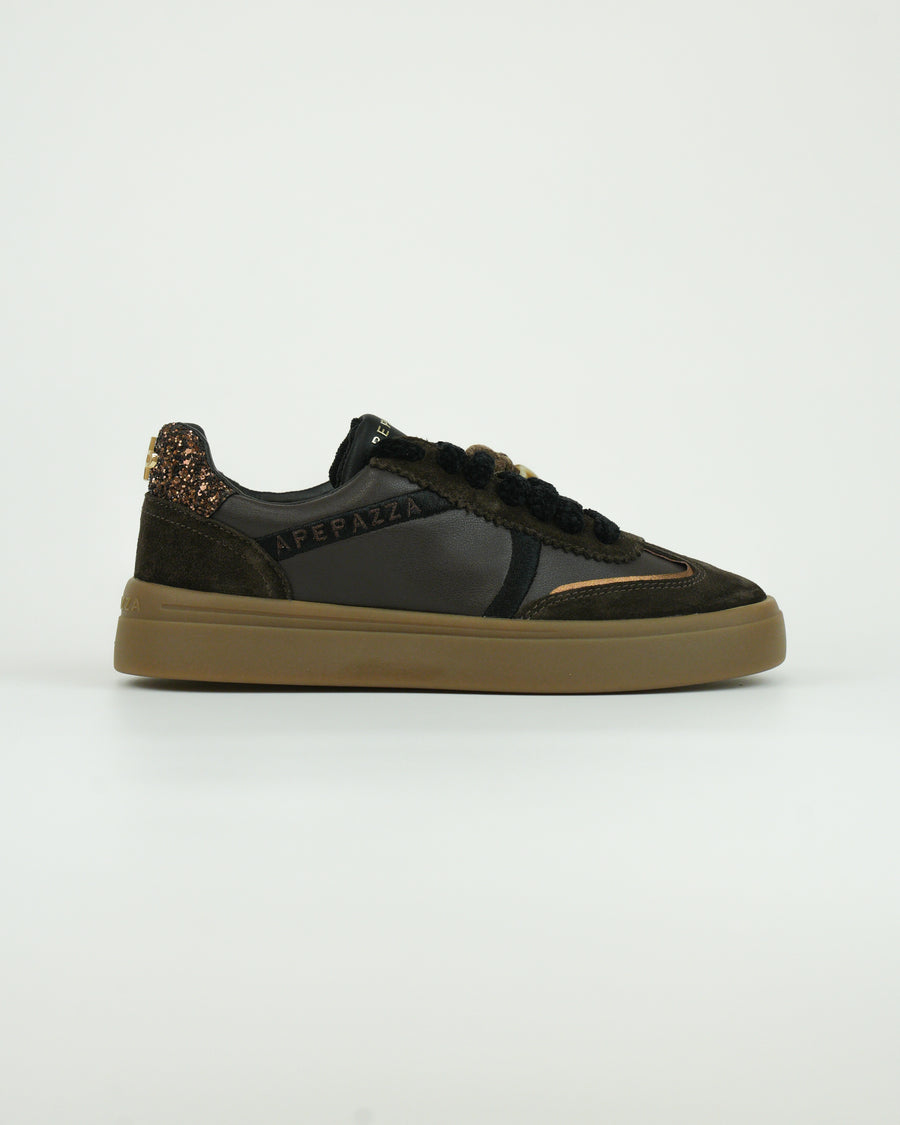 Sneaker Iris in pelle con dettagli gioiello