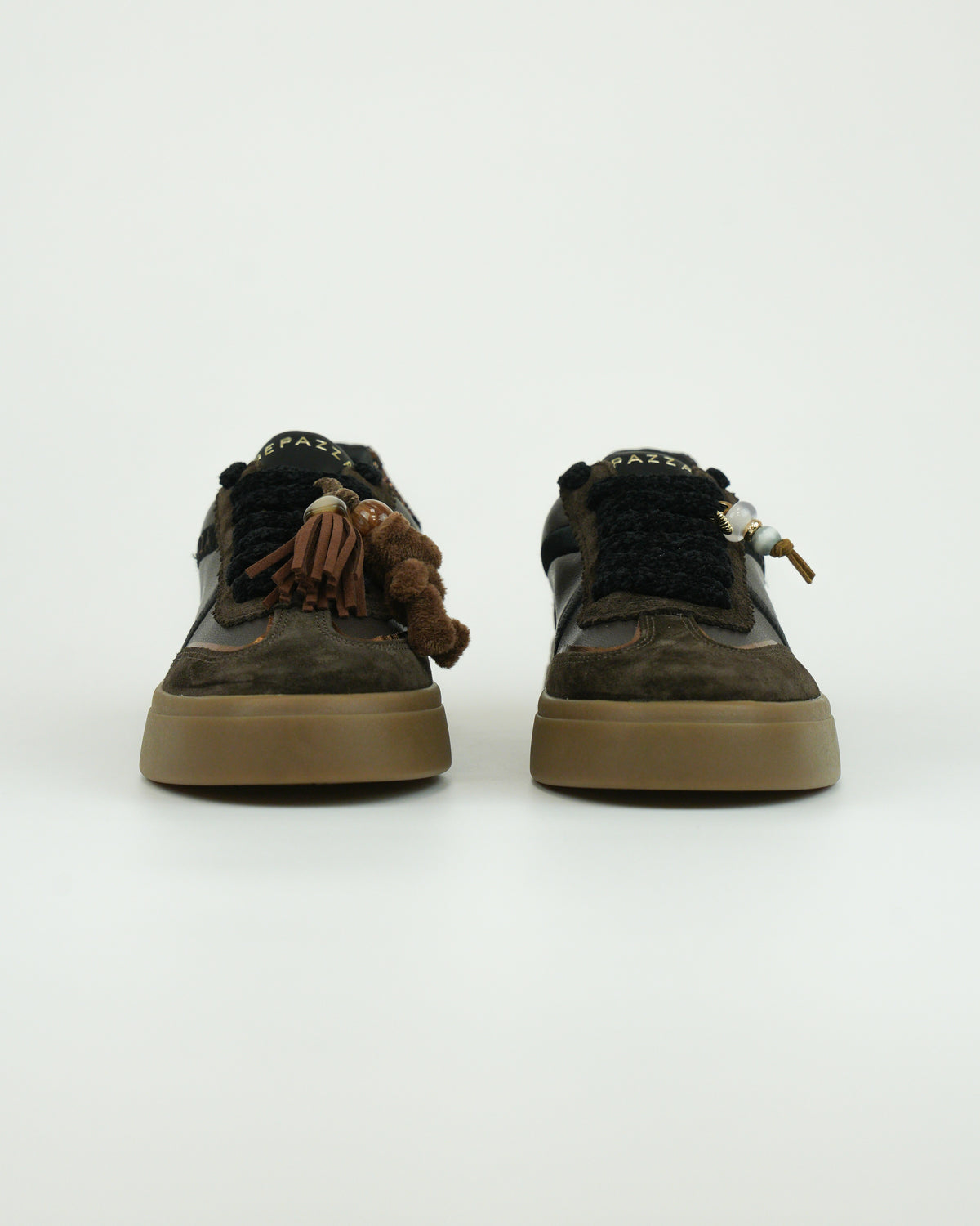 Sneaker Iris in pelle con dettagli gioiello