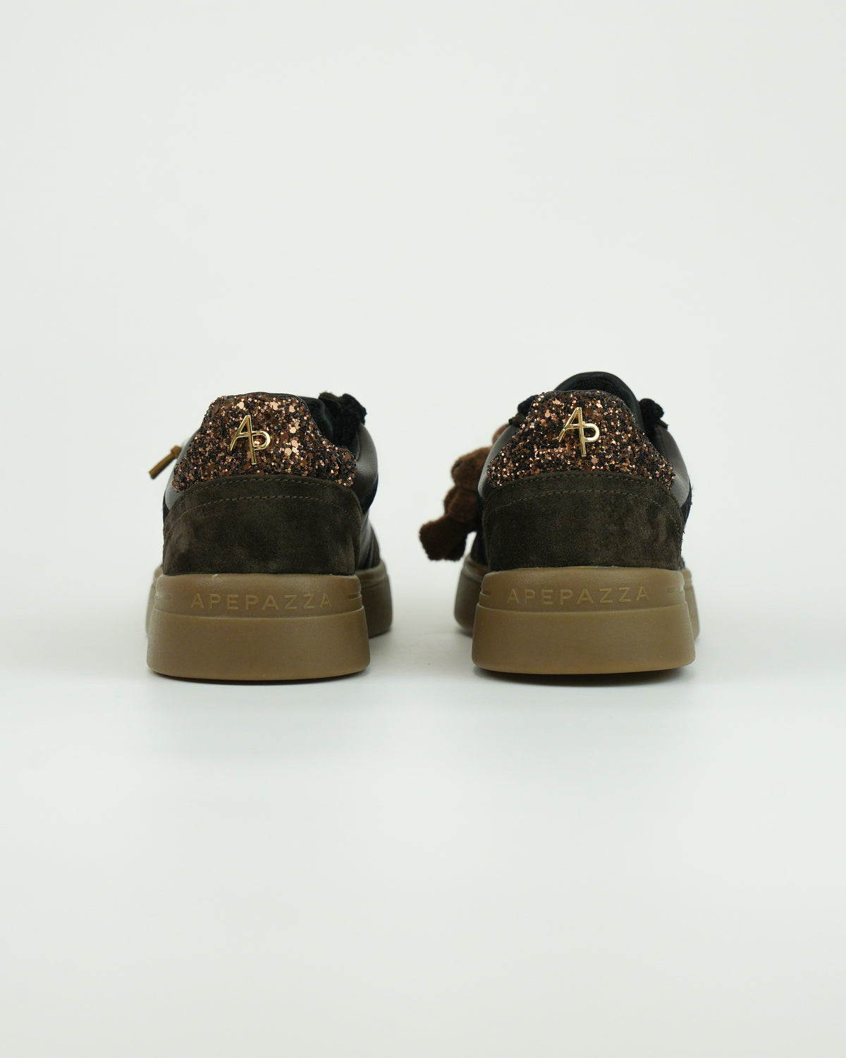Sneaker Iris in pelle con dettagli gioiello