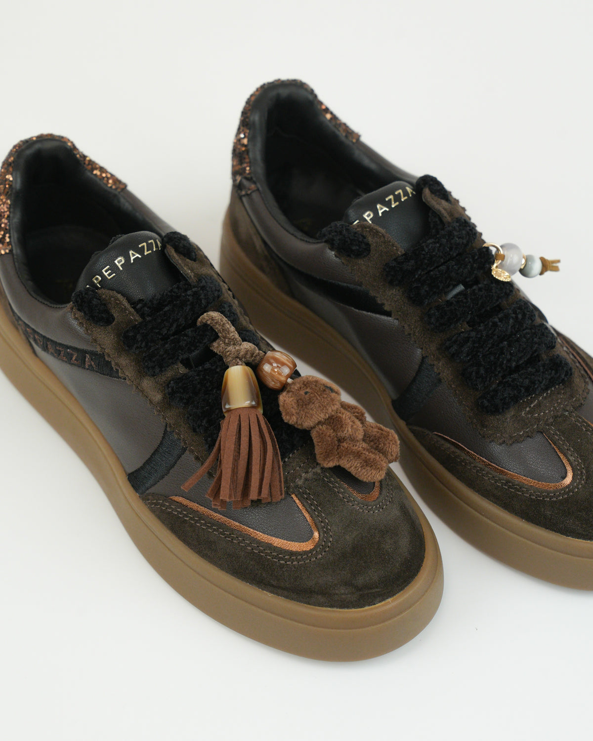 Sneaker Iris in pelle con dettagli gioiello