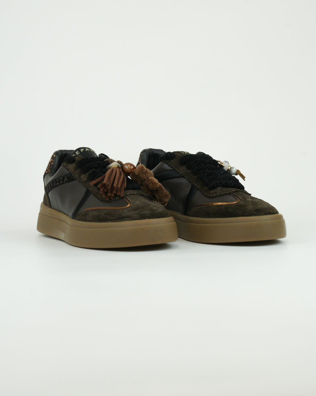 Sneaker Iris in pelle con dettagli gioiello