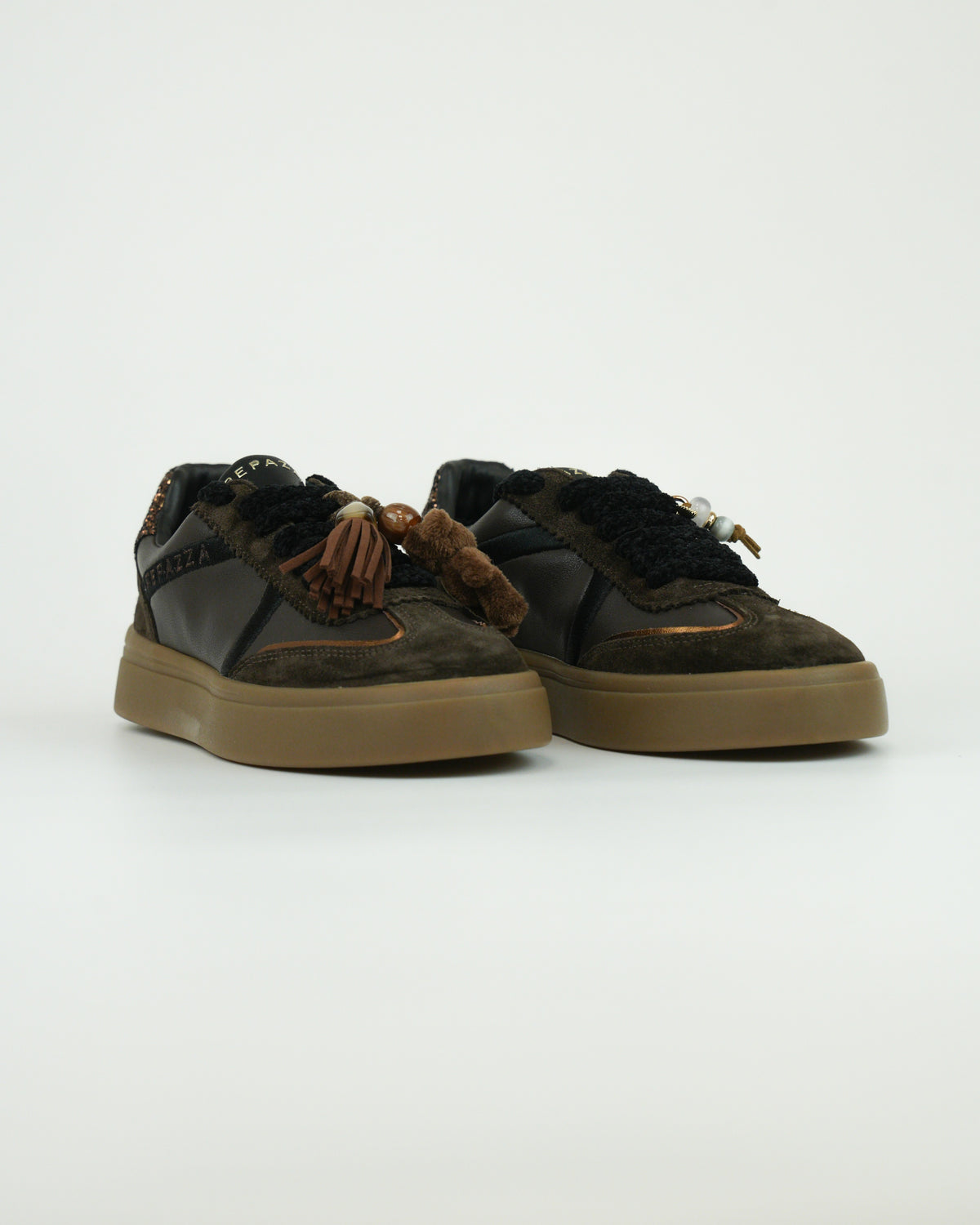 Sneaker Iris in pelle con dettagli gioiello