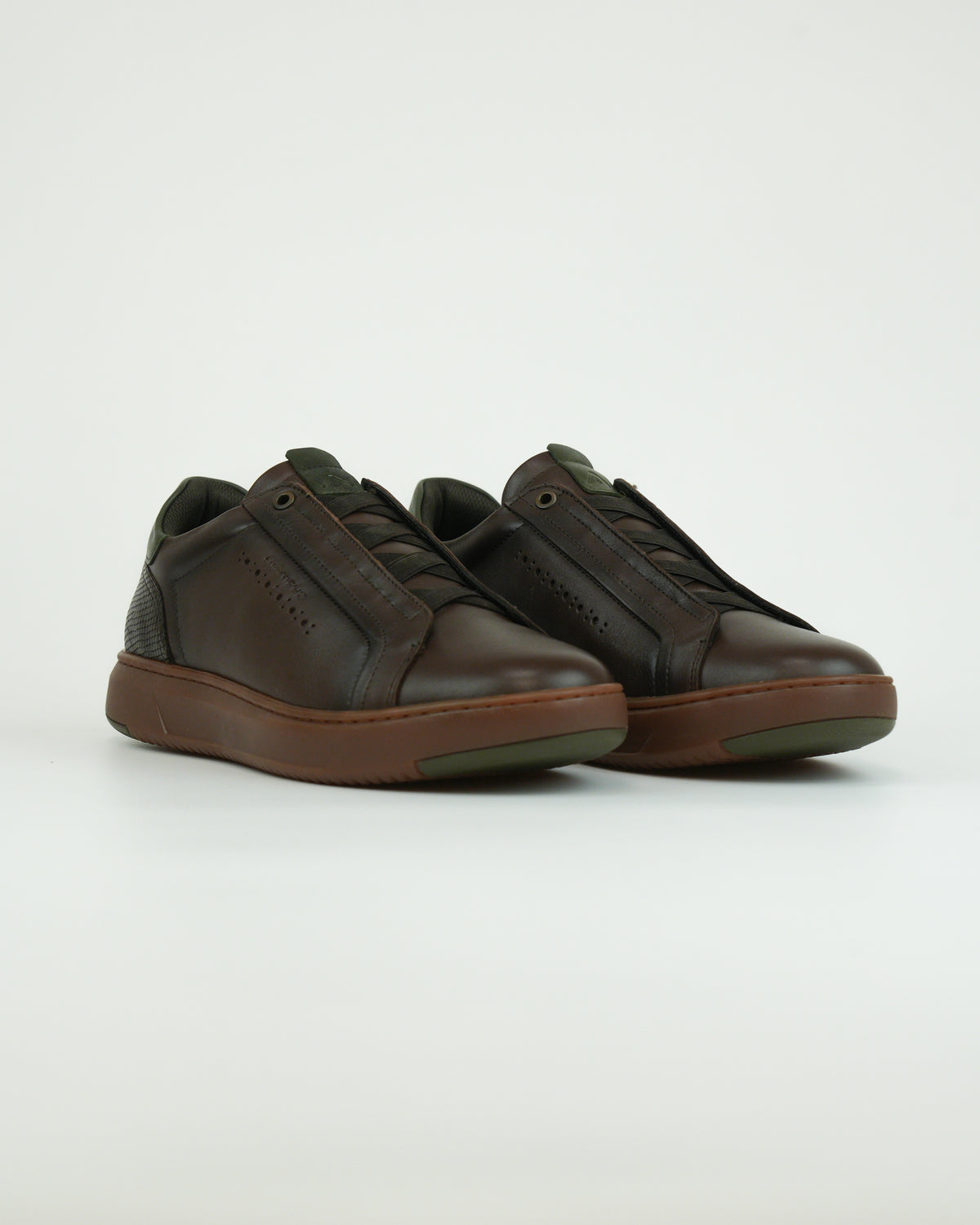 Sneaker Aktif