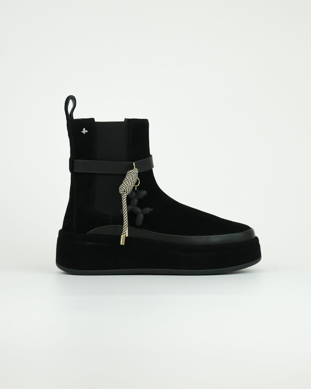 Stivaletto in suede con dettagli gioiello