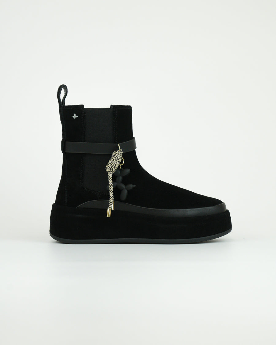 Stivaletto in suede con dettagli gioiello