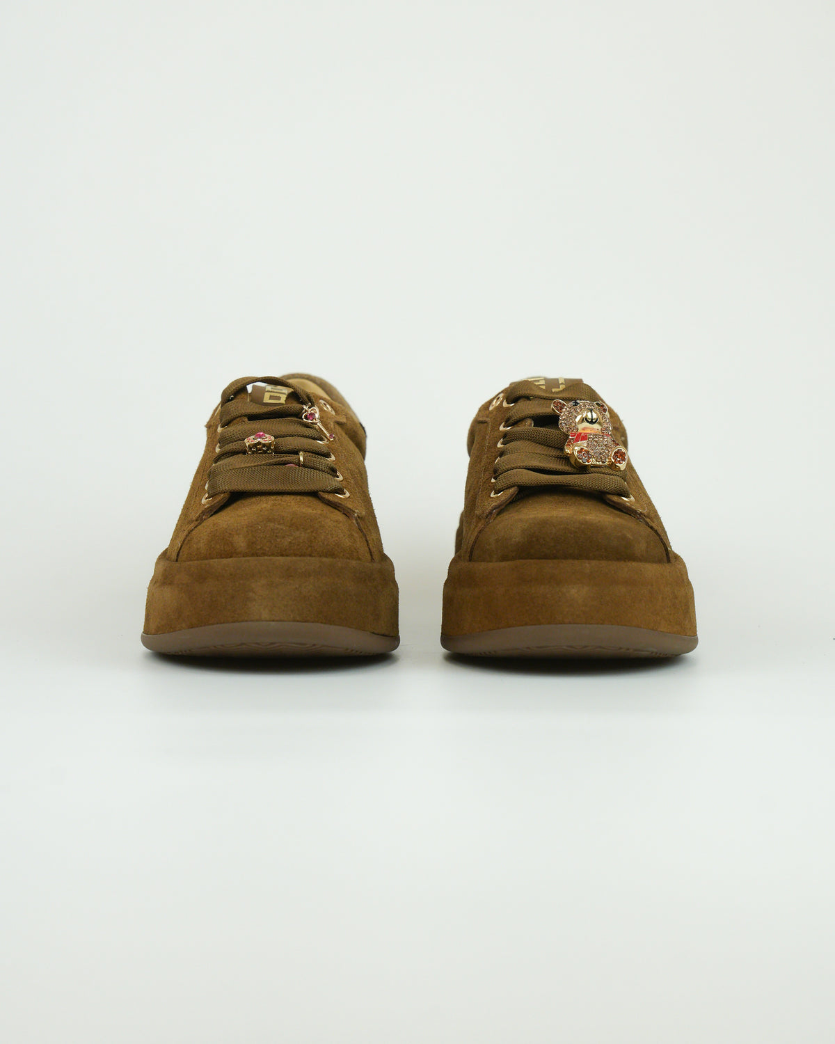 Sneaker con applicazione gioiello