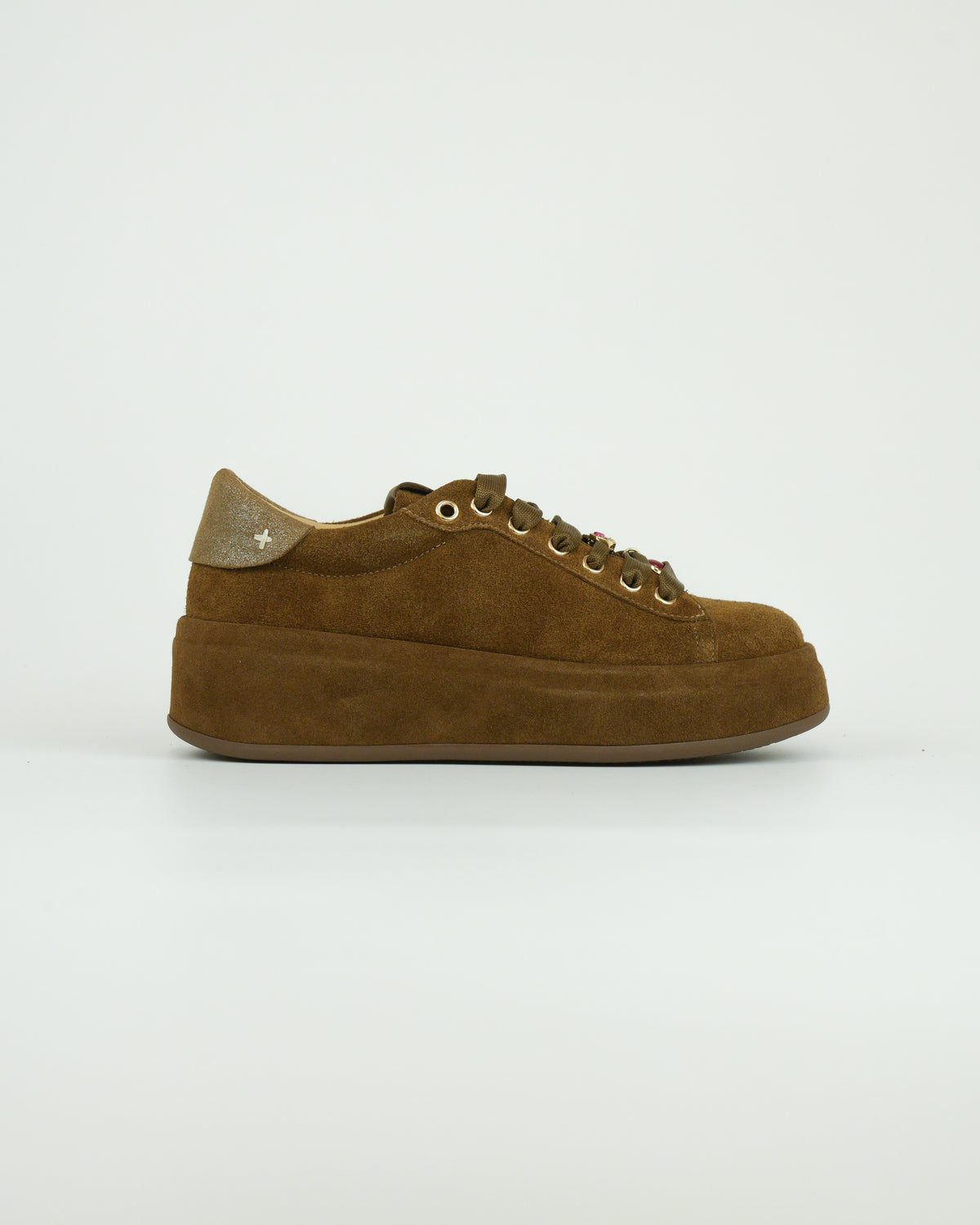 Sneaker con applicazione gioiello