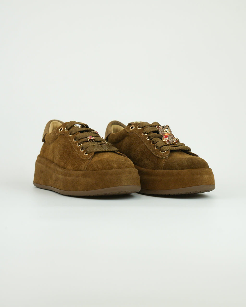 Sneaker con applicazione gioiello